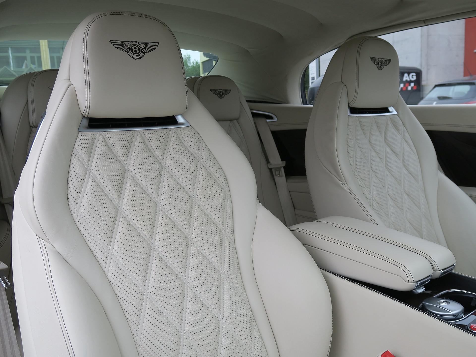 BENTLEY Continental GTC 6.0 W12-image-19