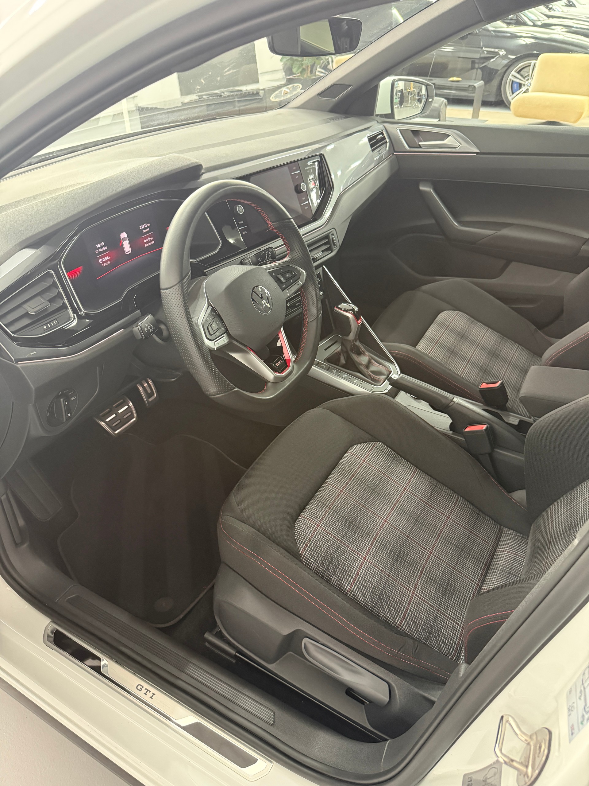 VW Polo 2.0 TSI GTI DSG-image-6