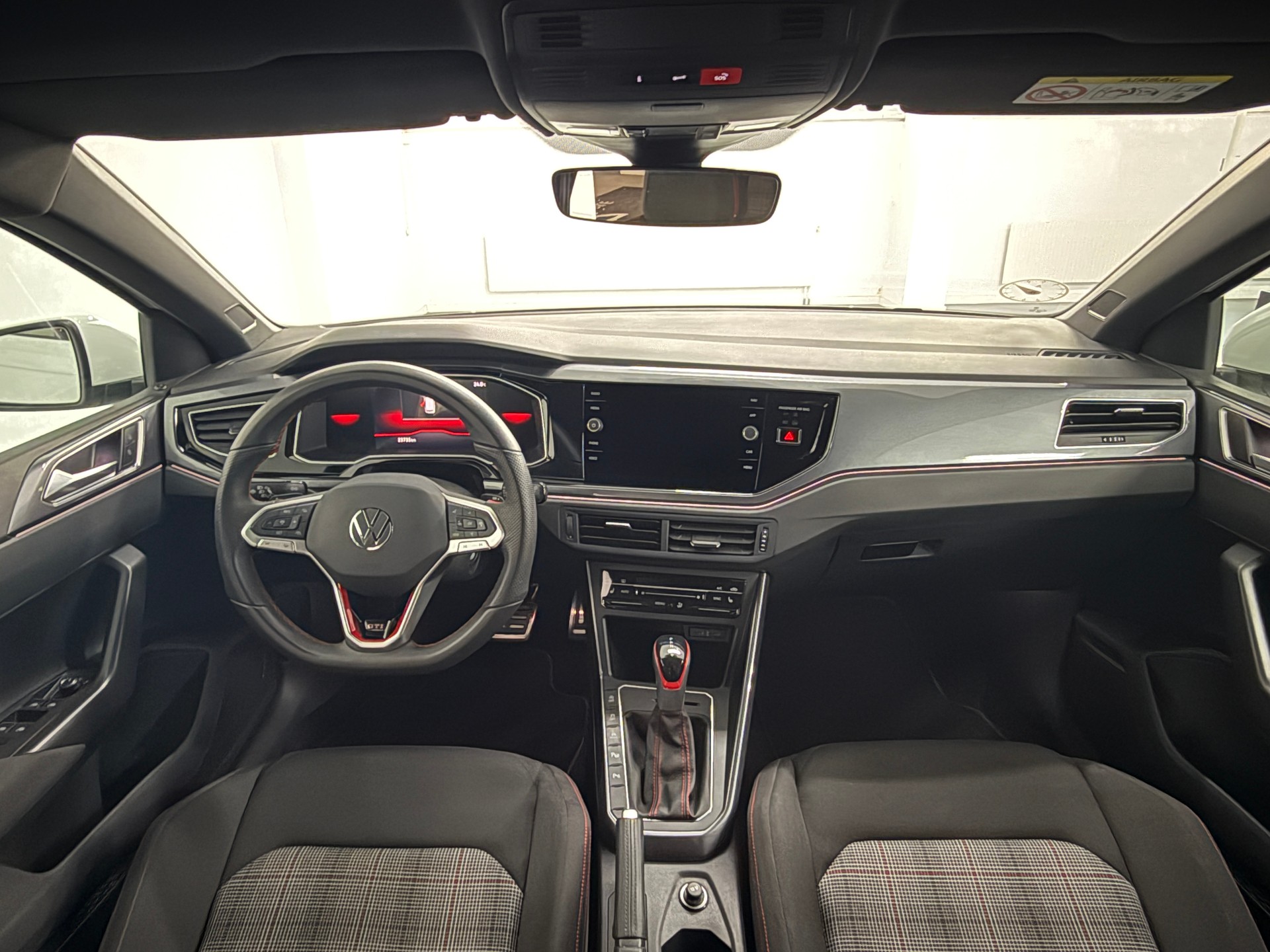 VW Polo 2.0 TSI GTI DSG-image-8
