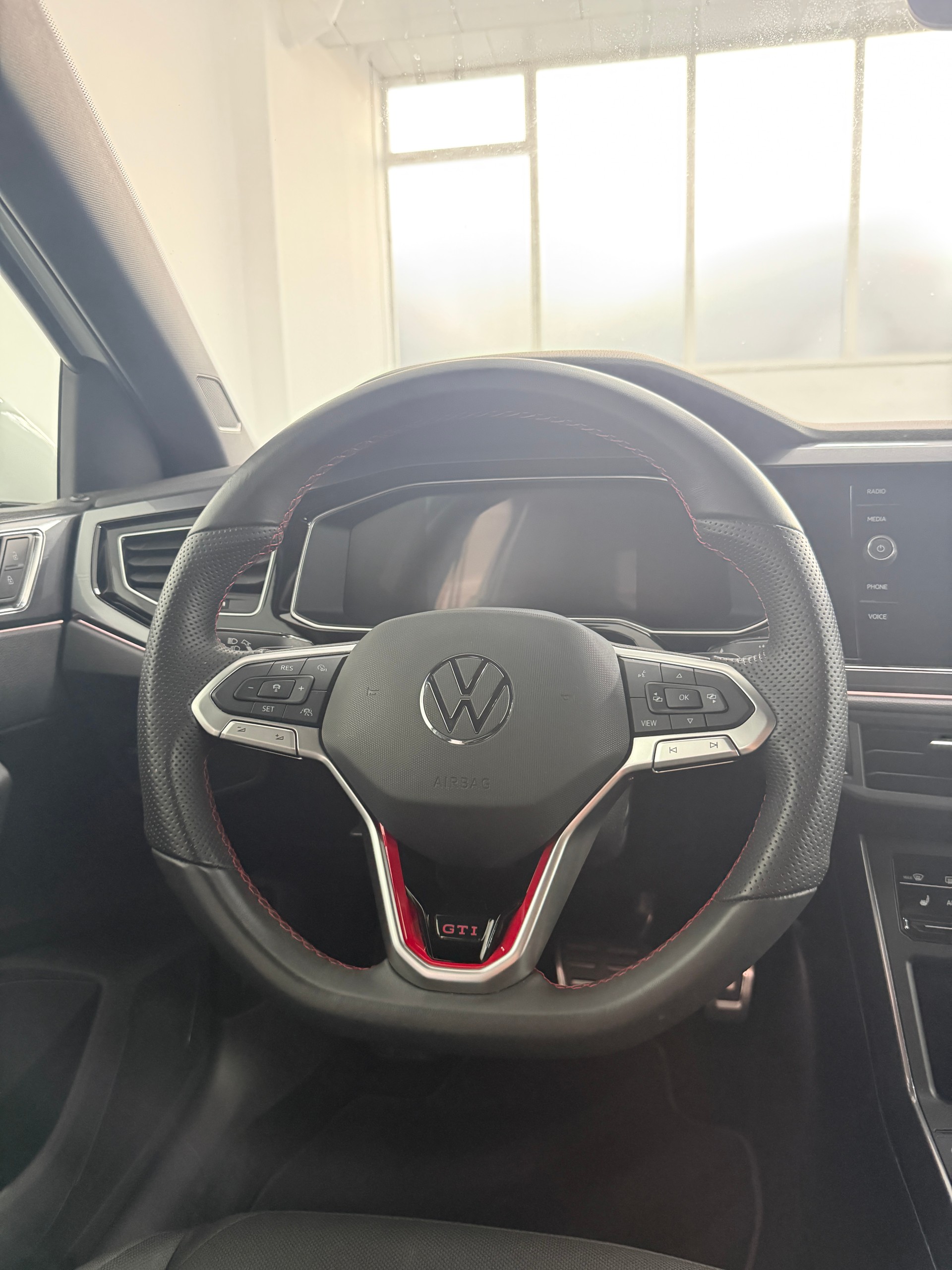 VW Polo 2.0 TSI GTI DSG-image-9