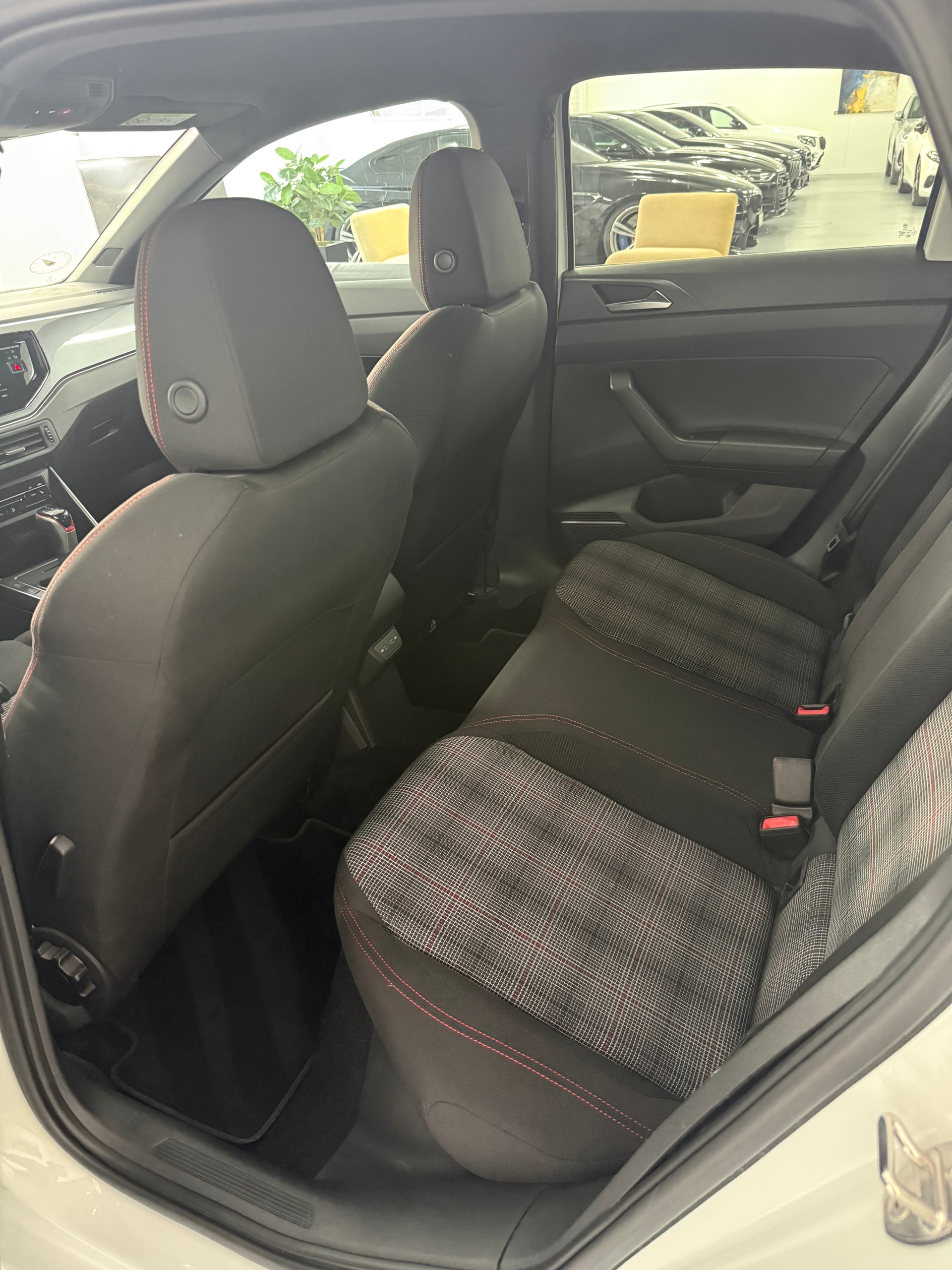 VW Polo 2.0 TSI GTI DSG-image-11