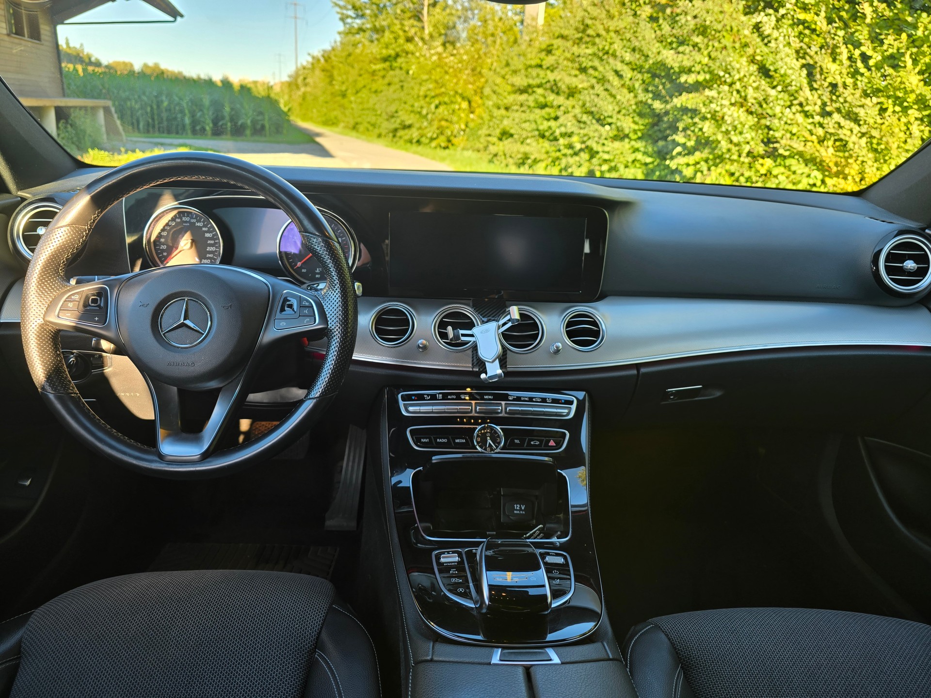 MERCEDES-BENZ E 200 Exclusive-image-5