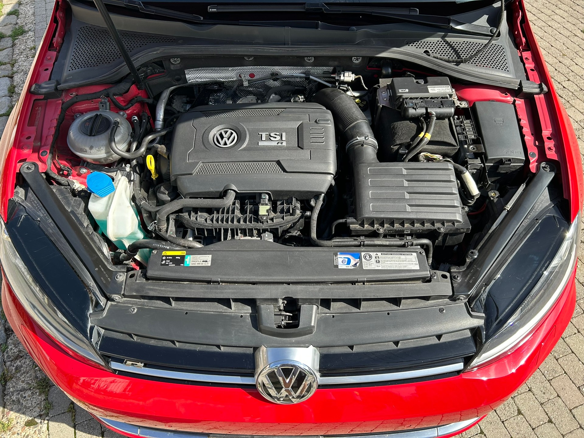 VW 2.0 TSI R DSG 4motion-image-2