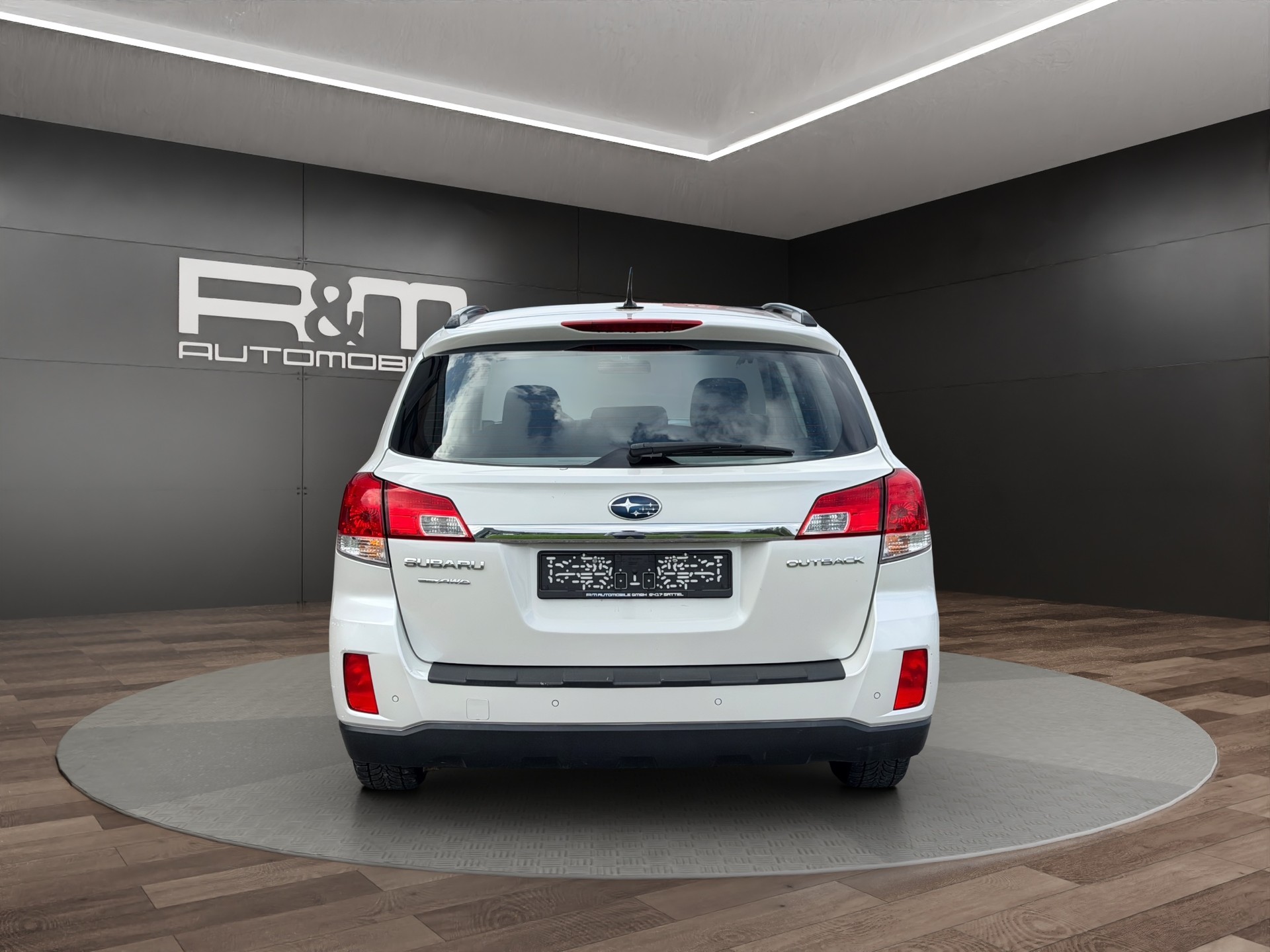 SUBARU Outback 2.5i Swiss AWD Lineartronic-image-4