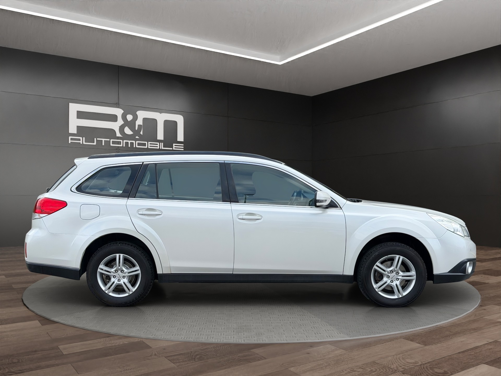 SUBARU Outback 2.5i Swiss AWD Lineartronic-image-2