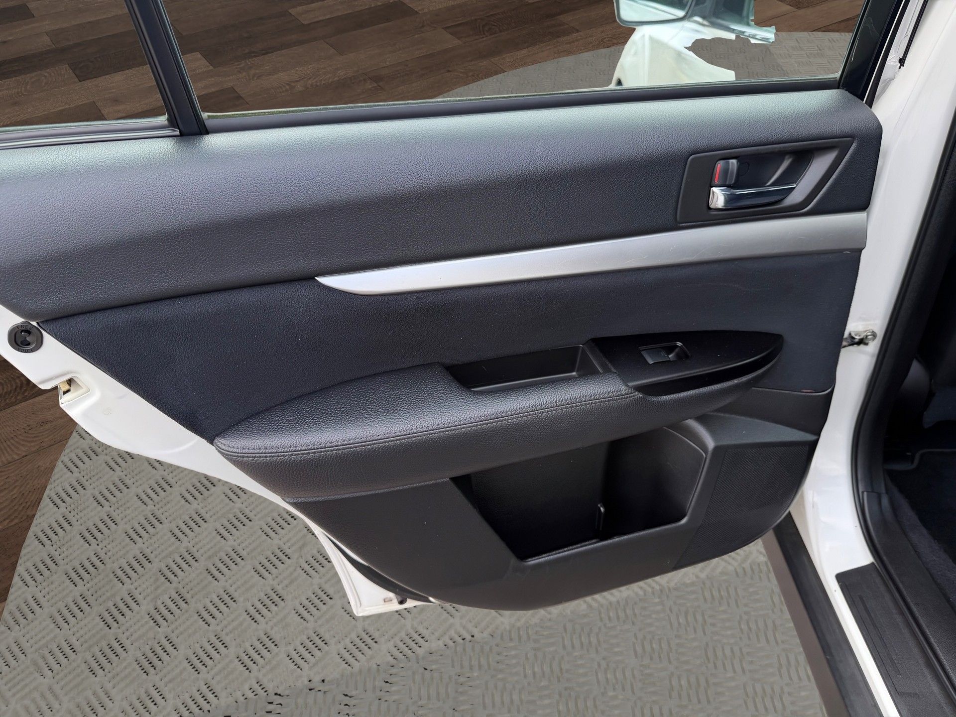 SUBARU Outback 2.5i Swiss AWD Lineartronic-image-12