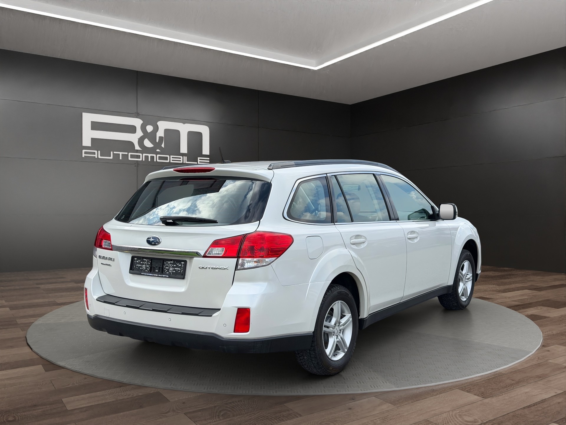 SUBARU Outback 2.5i Swiss AWD Lineartronic-image-3