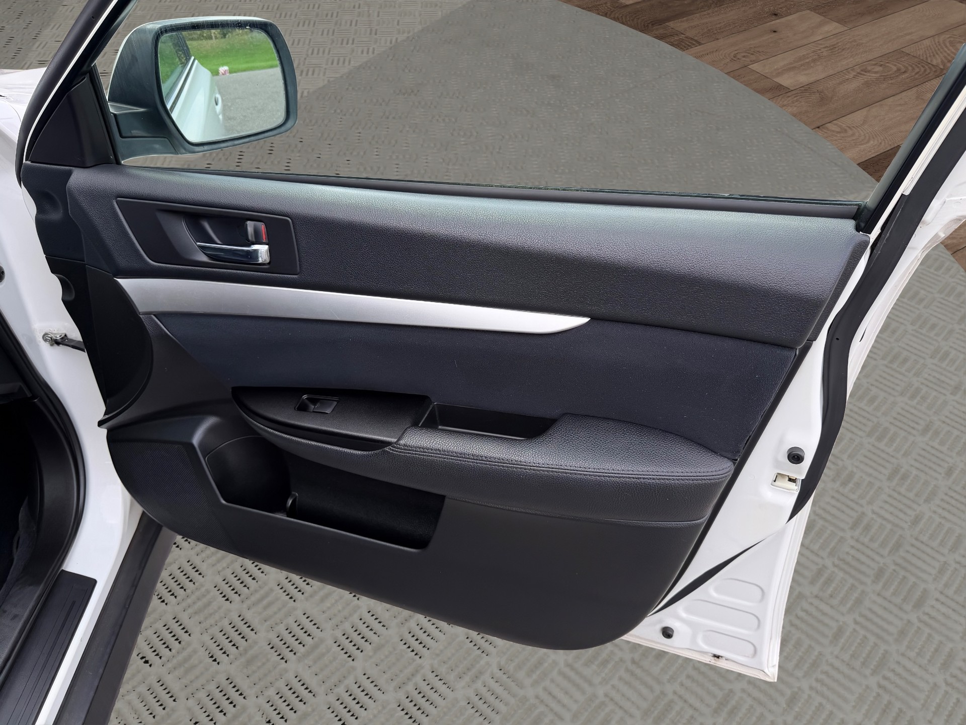 SUBARU Outback 2.5i Swiss AWD Lineartronic-image-16
