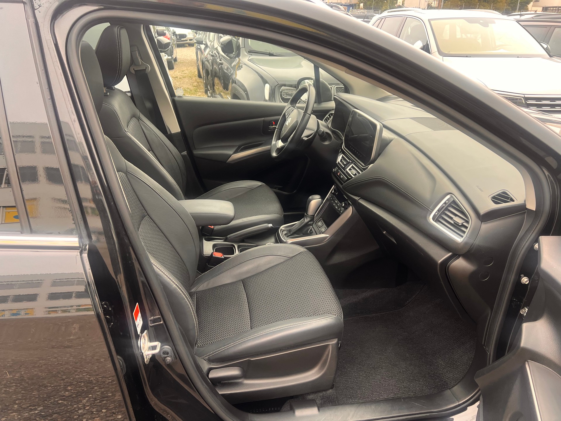 SUZUKI SX4 S-Cross 1.4 16V Compact Top Hybrid 4WD Automatic-image-11