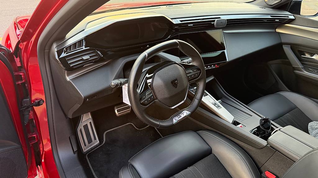 PEUGEOT 308 1.2 Pure Tech GT Pack EAT8-image-2