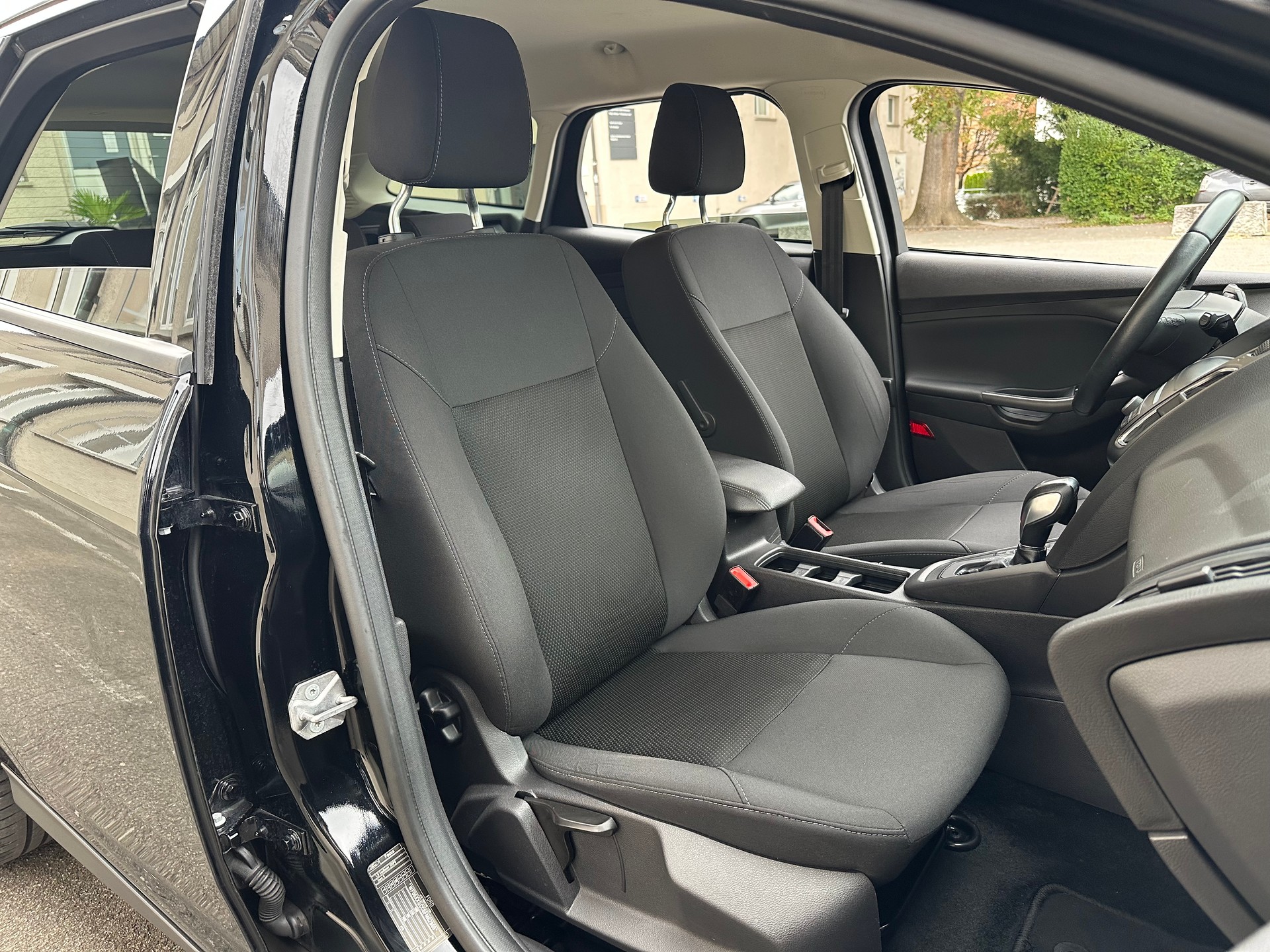 FORD Focus 1.0 SCTi Business Automatic-image-13