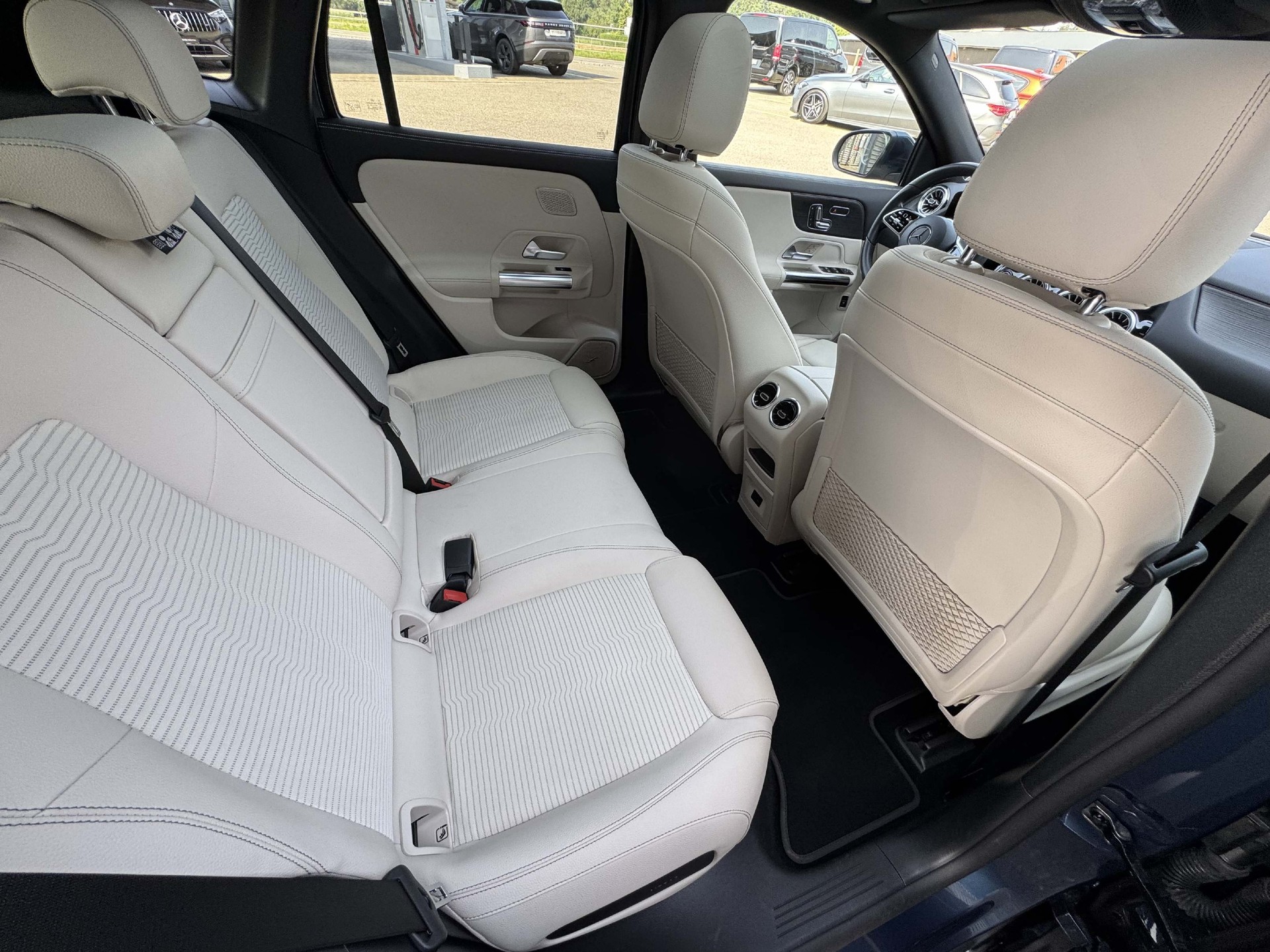 MERCEDES-BENZ EQA 250 Progressive-image-9