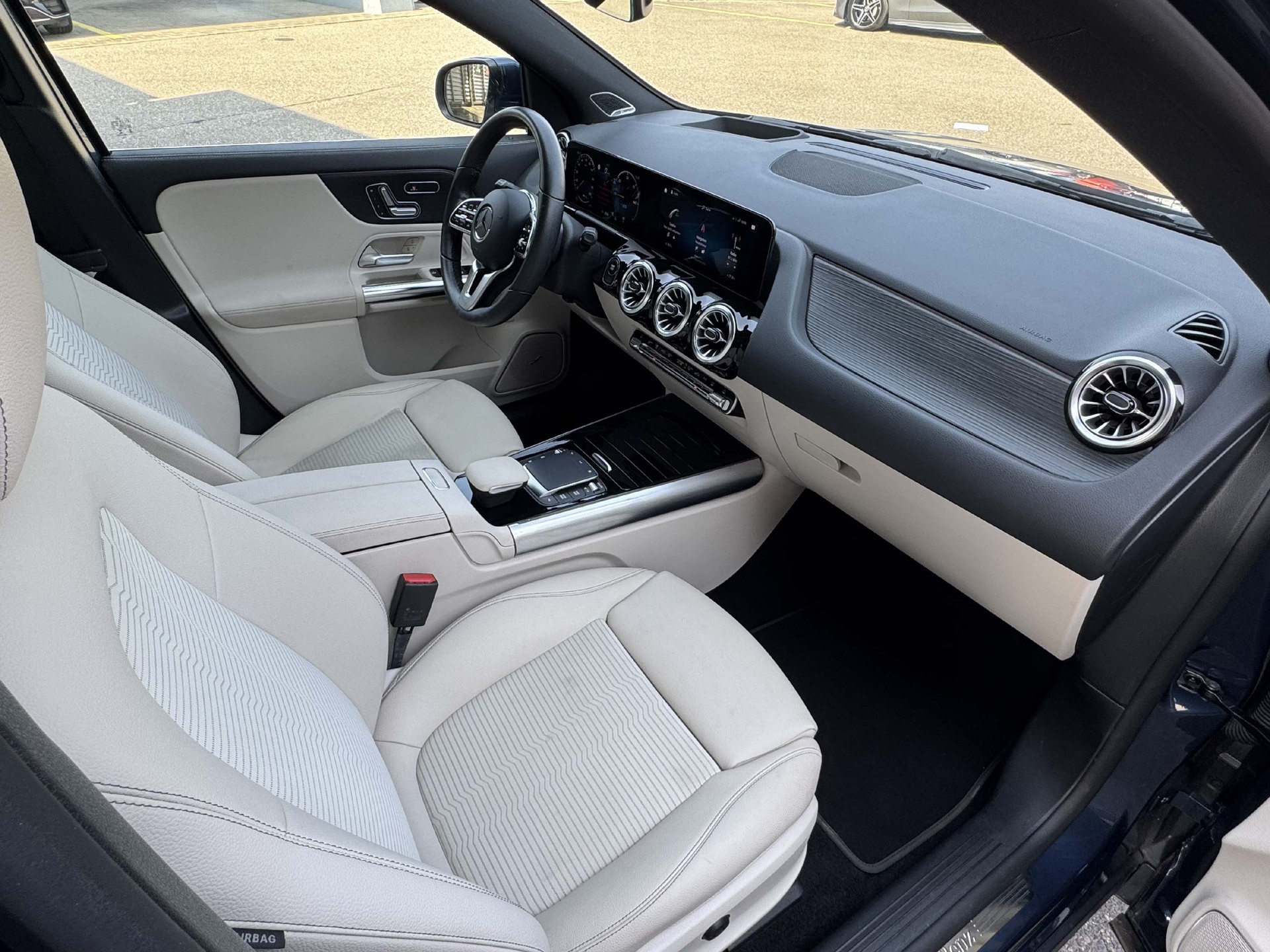 MERCEDES-BENZ EQA 250 Progressive-image-7