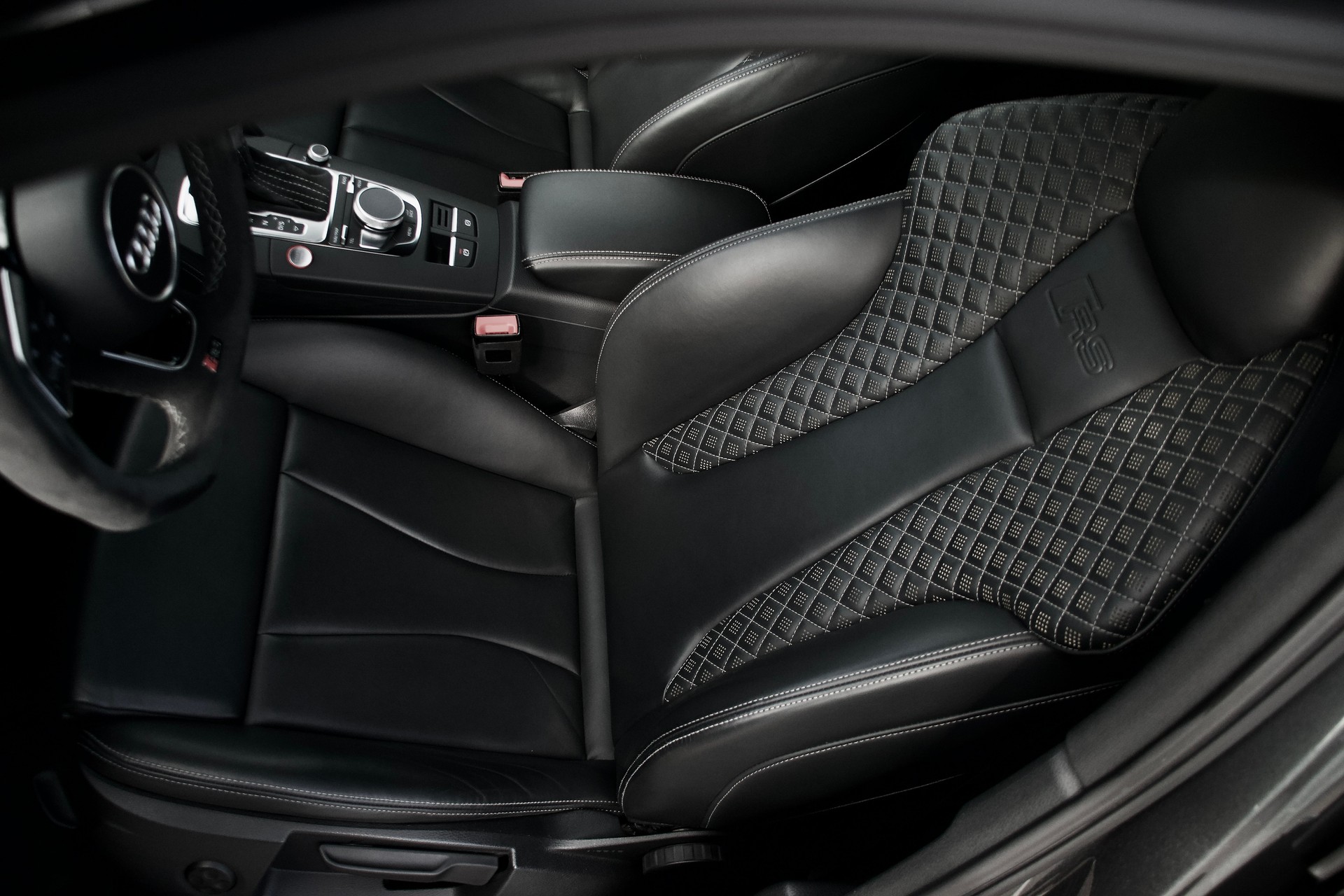 AUDI 2.5 T FSI quattro S-Tronic-image-4