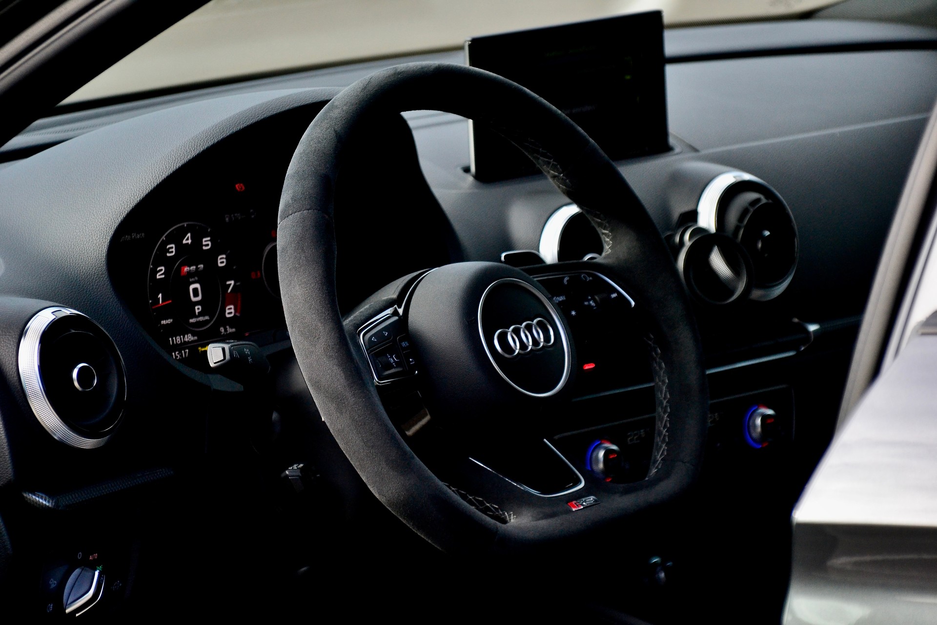 AUDI 2.5 T FSI quattro S-Tronic-image-3