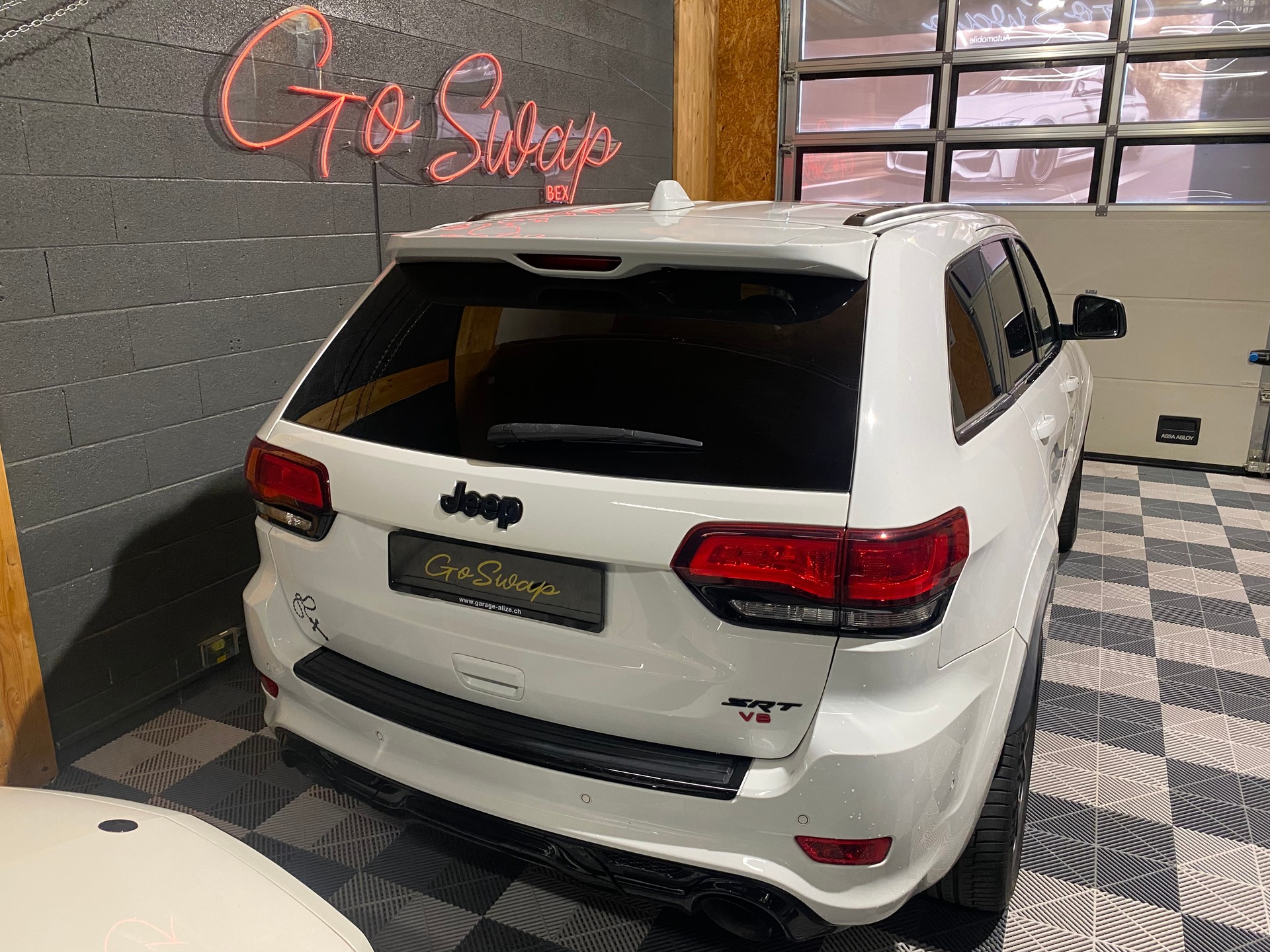 JEEP Grand Cherokee 6.4 V8 HEMI SRT8 Automatic-image-4