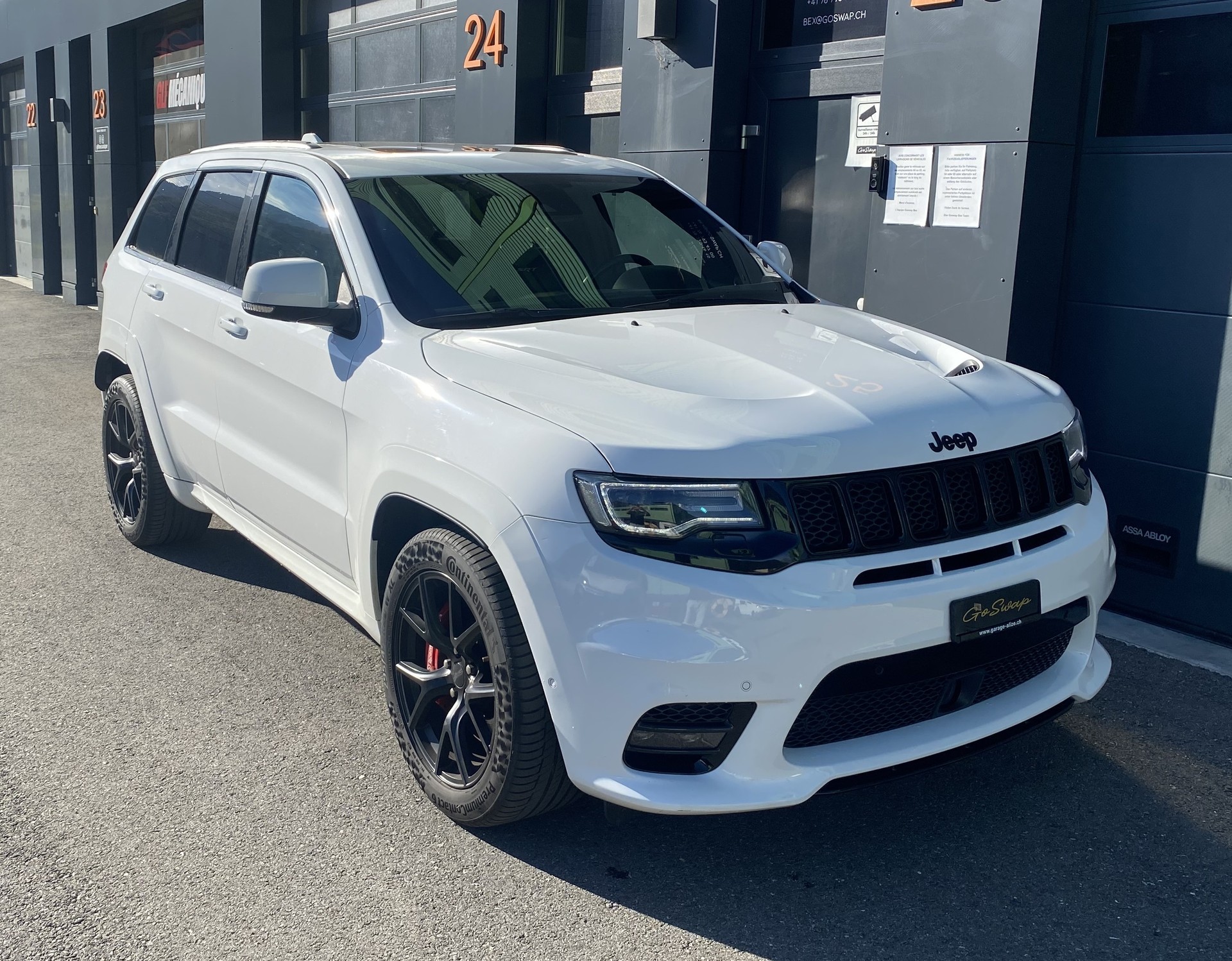 JEEP Grand Cherokee 6.4 V8 HEMI SRT8 Automatic-image-24