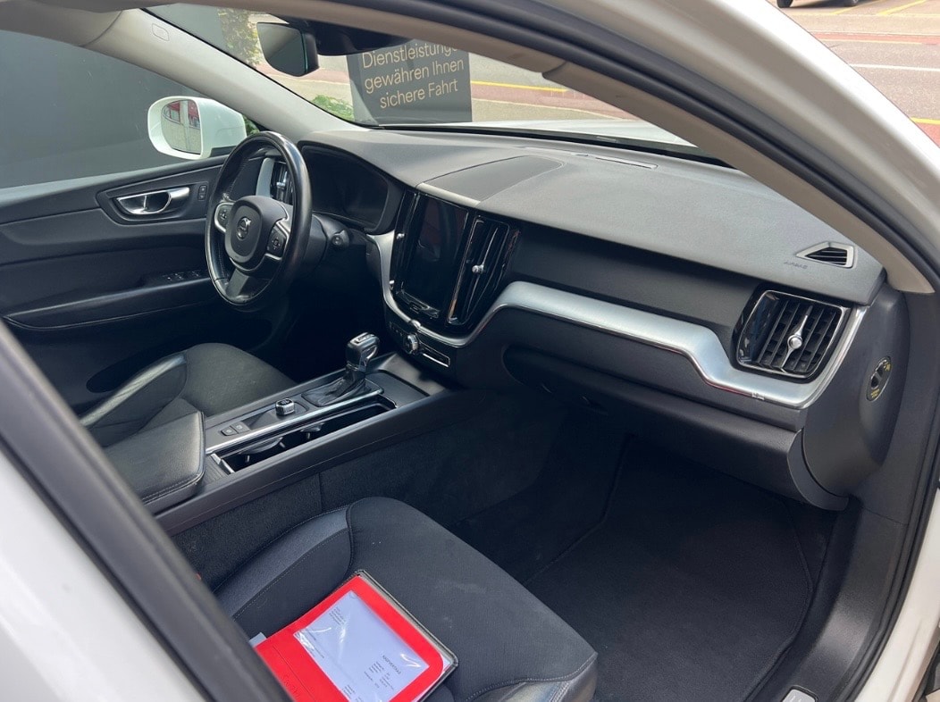 VOLVO XC60 D4 AWD Momentum Geartronic-image-21
