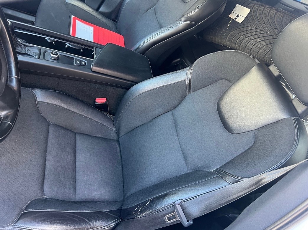 VOLVO XC60 D4 AWD Momentum Geartronic-image-19
