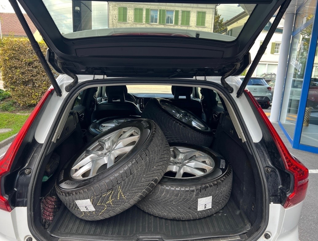 VOLVO XC60 D4 AWD Momentum Geartronic-image-25