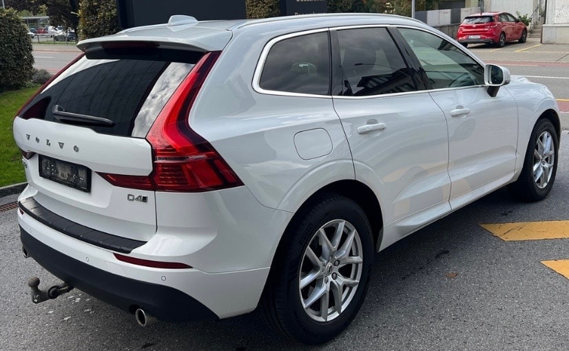 VOLVO XC60 D4 AWD Momentum Geartronic-image-4