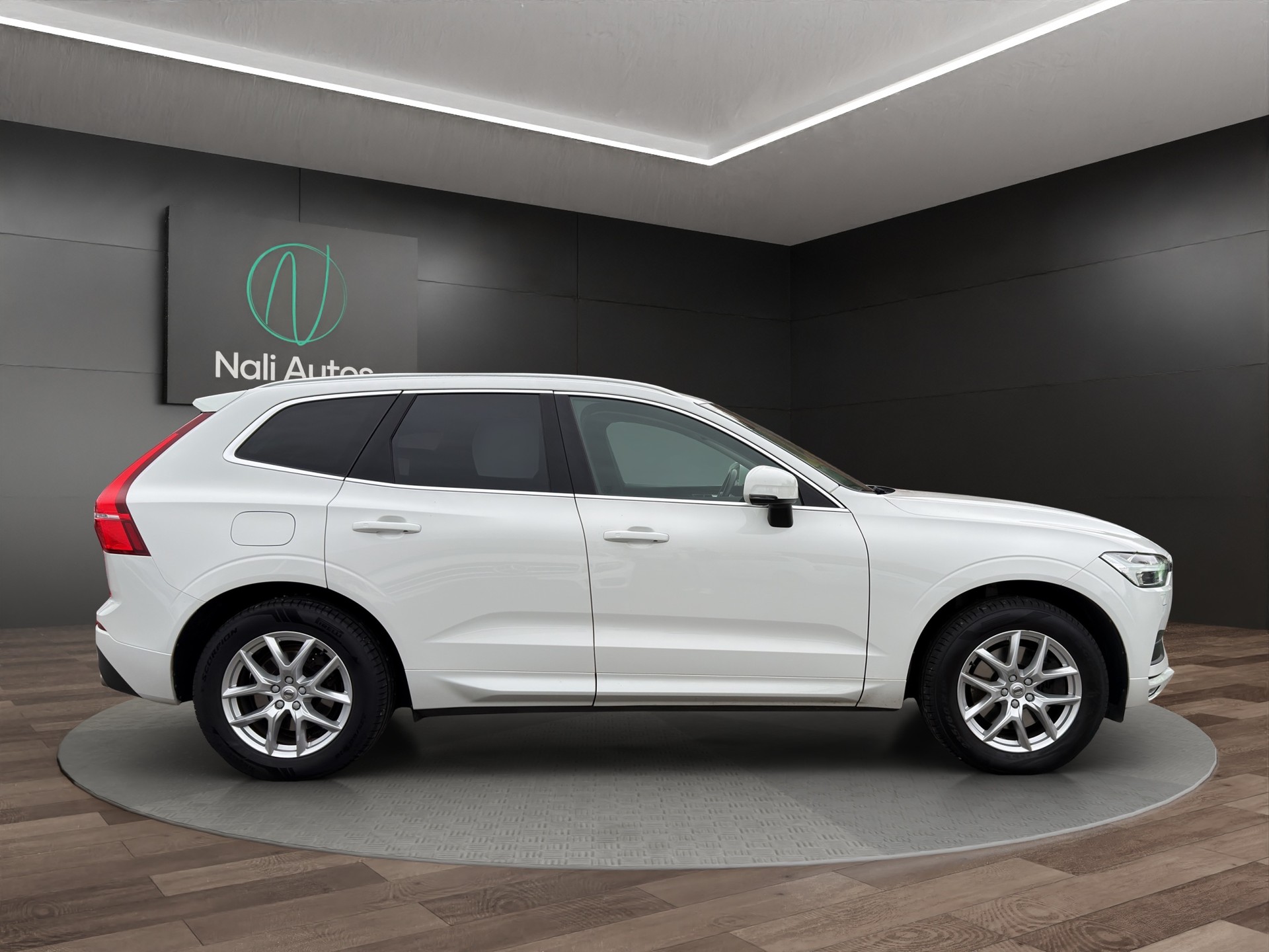 VOLVO XC60 D4 AWD Momentum Geartronic-showroom-element-2