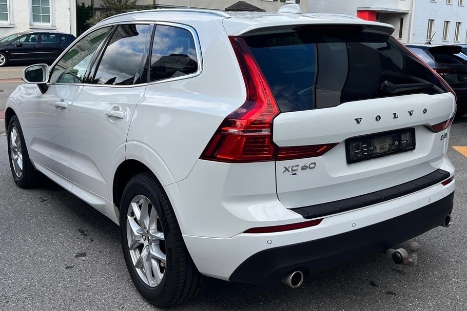 VOLVO XC60 D4 AWD Momentum Geartronic-image-6
