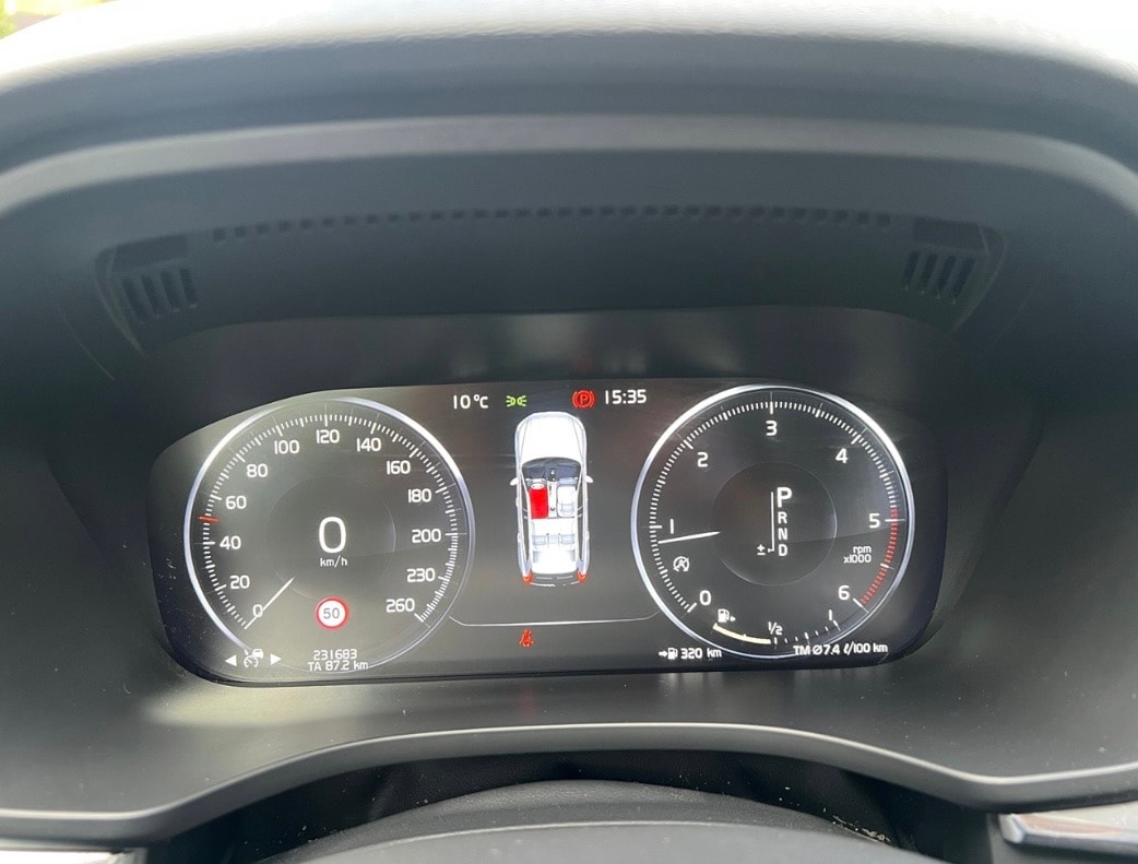 VOLVO XC60 D4 AWD Momentum Geartronic-image-11