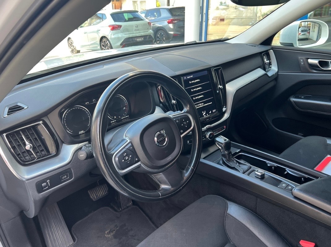 VOLVO XC60 D4 AWD Momentum Geartronic-image-20