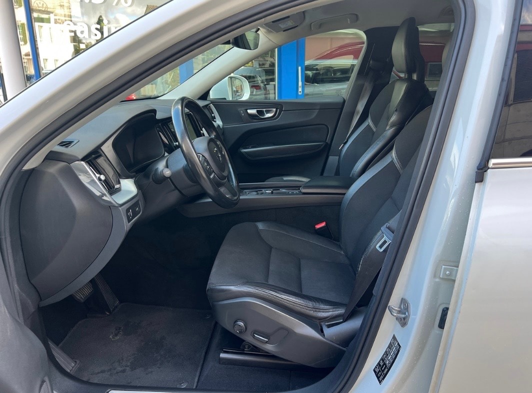VOLVO XC60 D4 AWD Momentum Geartronic-image-22