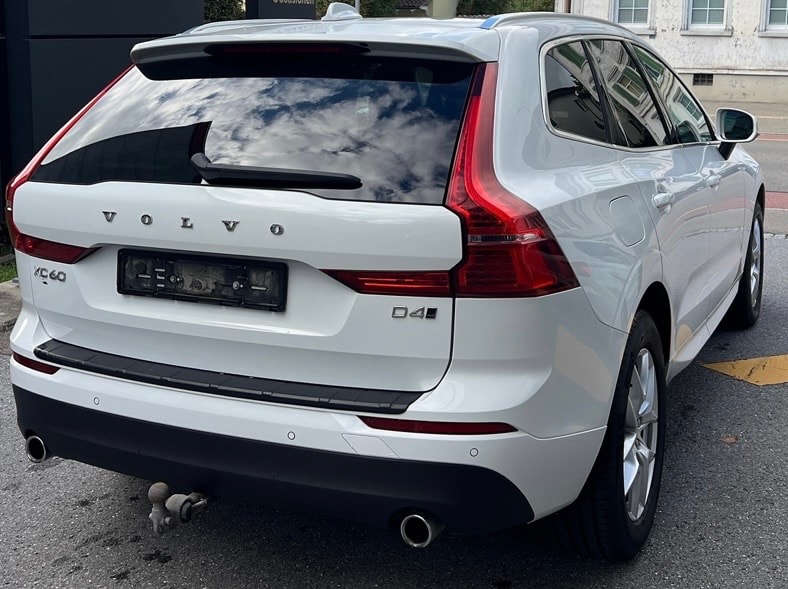 VOLVO XC60 D4 AWD Momentum Geartronic-image-3