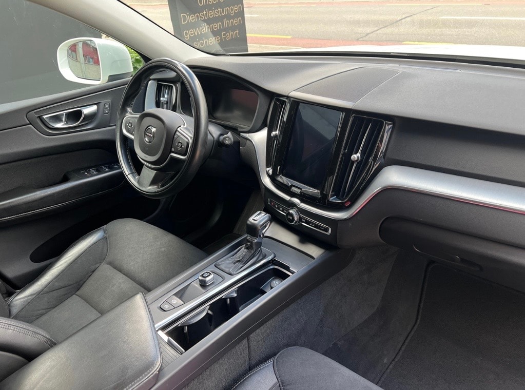 VOLVO XC60 D4 AWD Momentum Geartronic-image-7