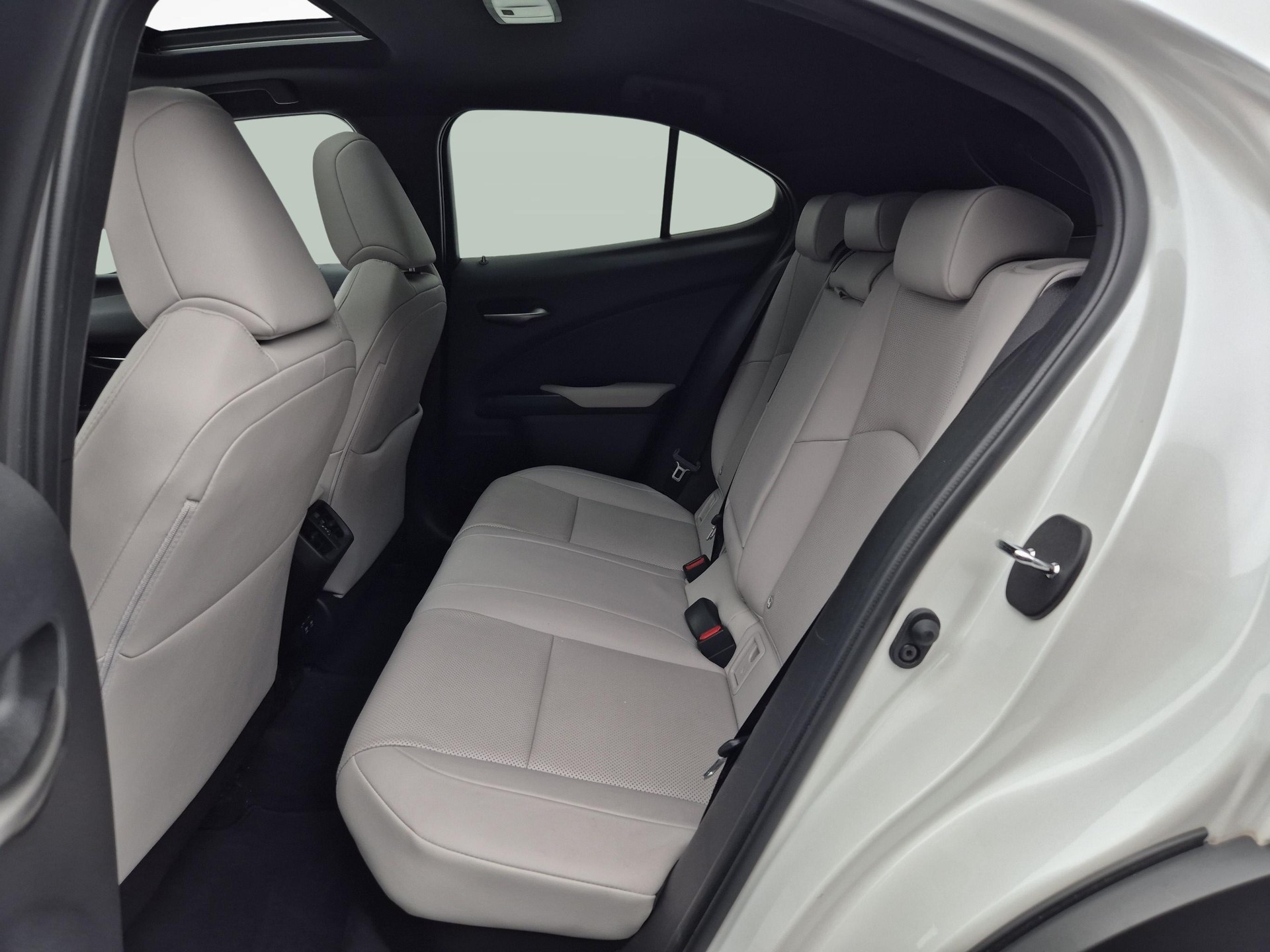 LEXUS UX 250h Excellence-image-3