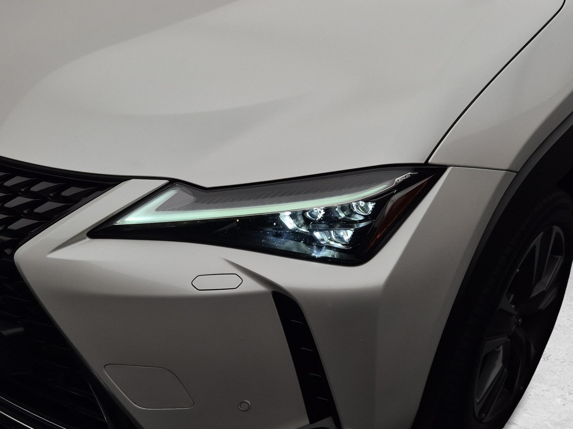 LEXUS UX 250h Excellence-image-18