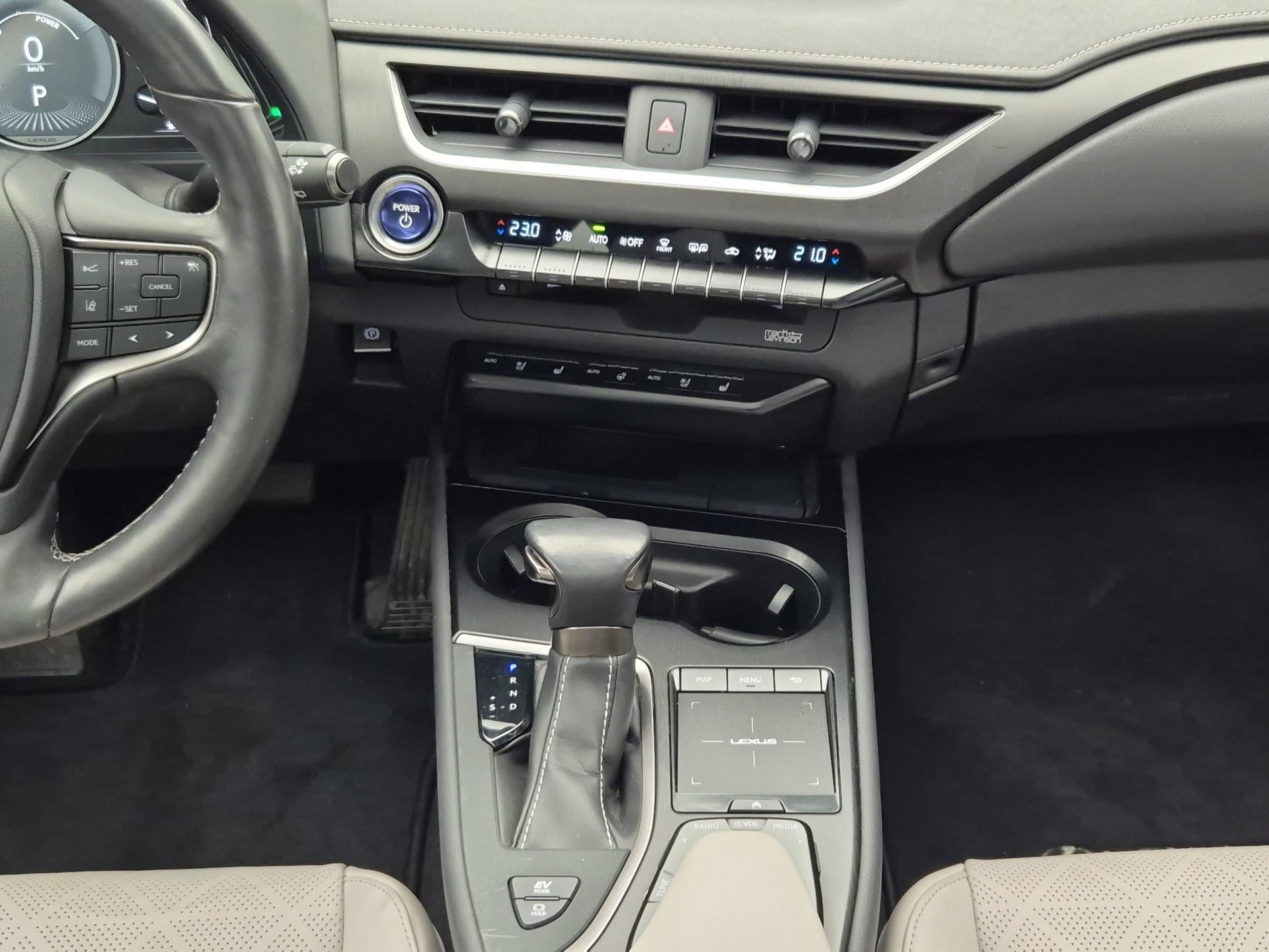 LEXUS UX 250h Excellence-image-13