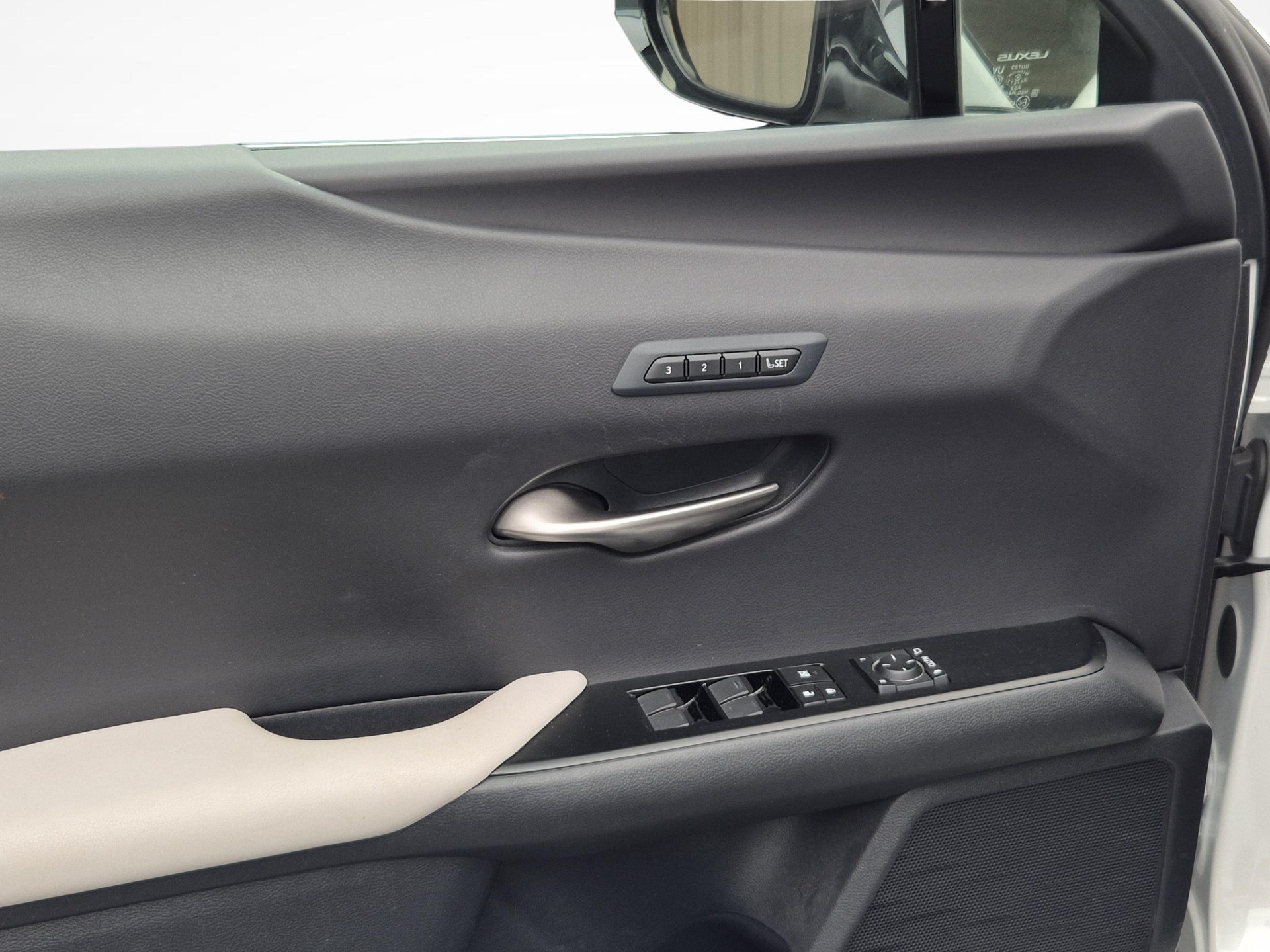 LEXUS UX 250h Excellence-image-19