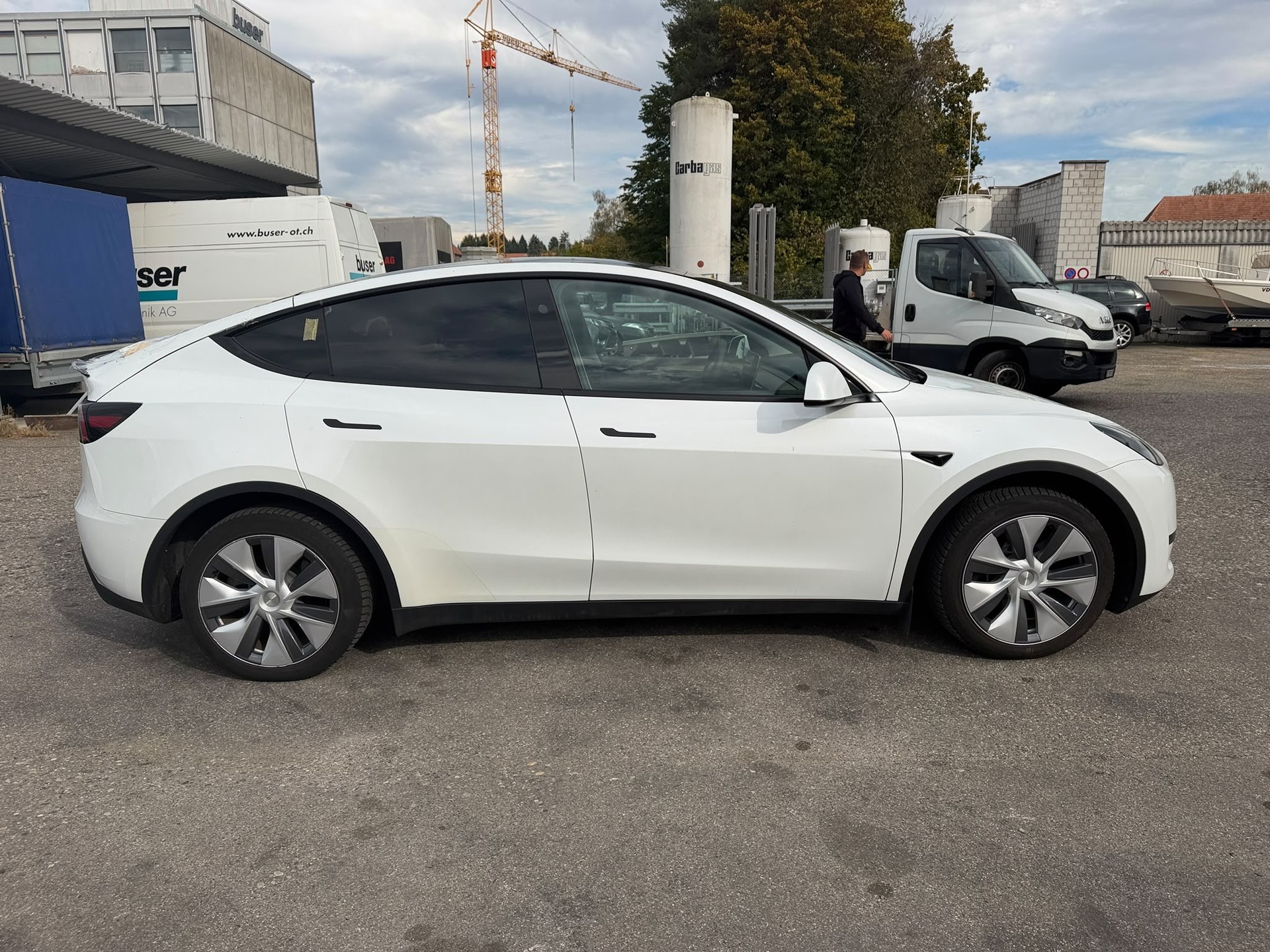 TESLA Model Y Long Range RWD-image-5