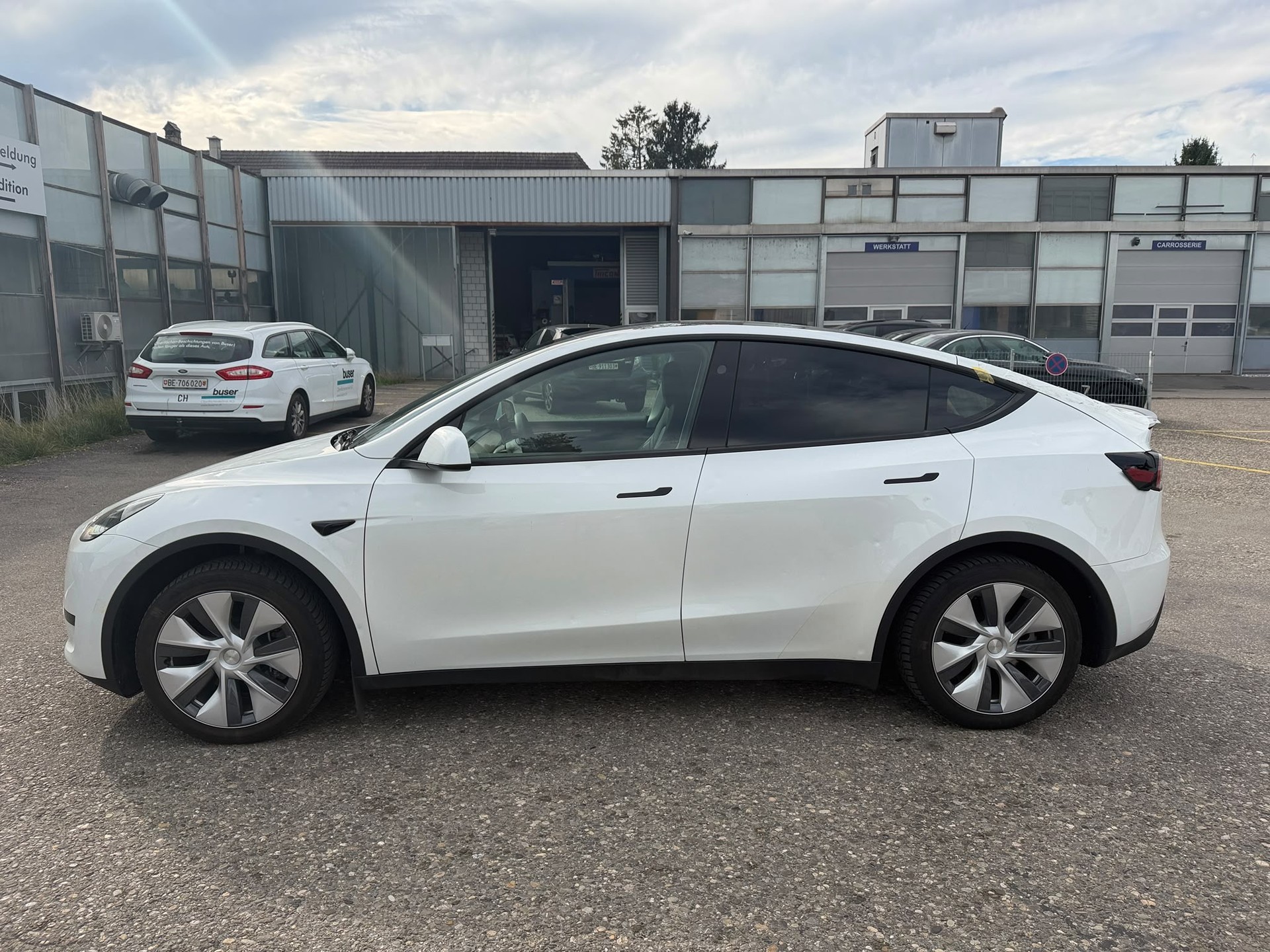 TESLA Model Y Long Range RWD-image-4