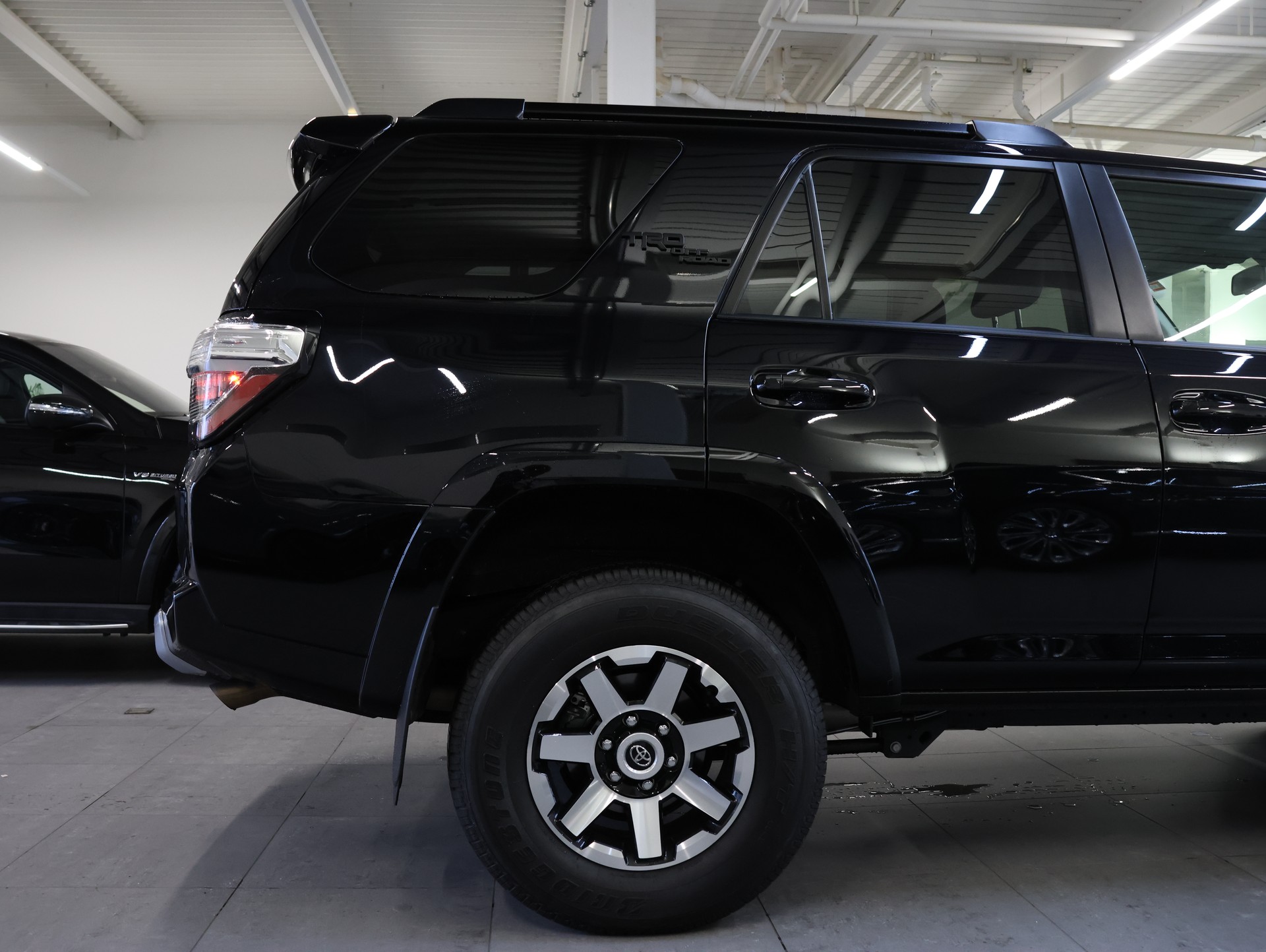 TOYOTA 4-Runner TRD Offroad Premium-image-7