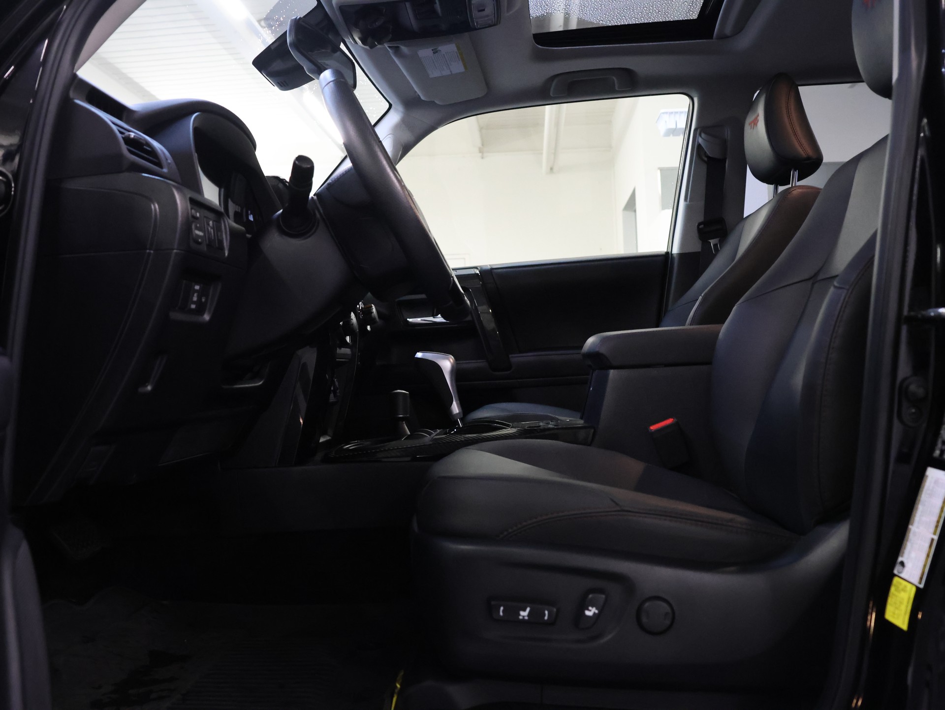 TOYOTA 4-Runner TRD Offroad Premium-image-16