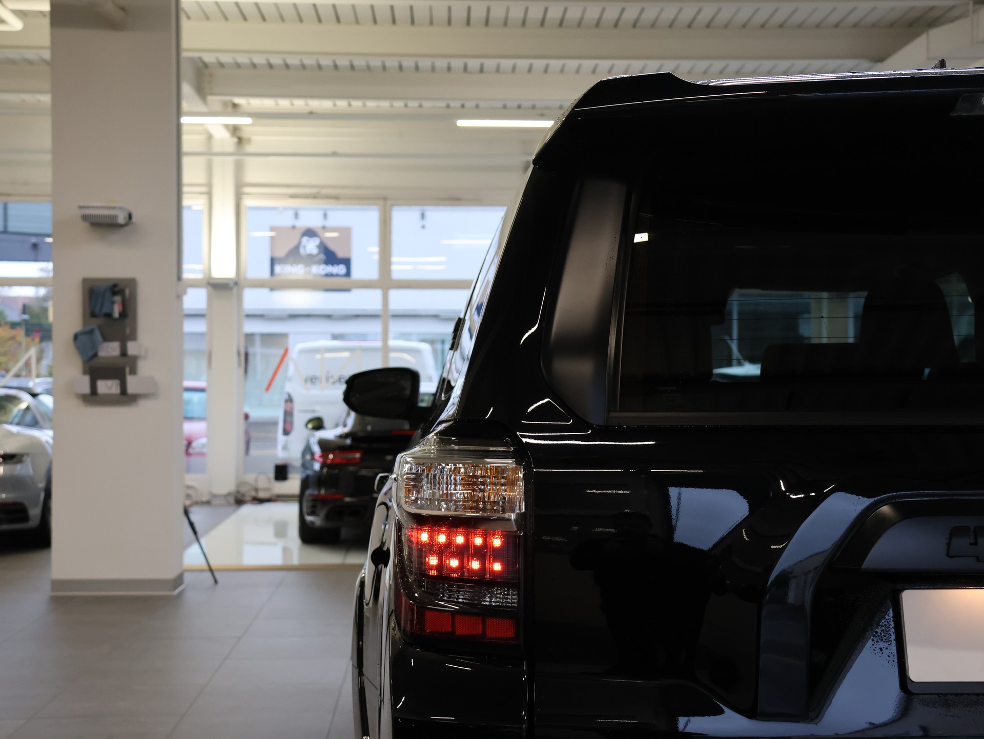 TOYOTA 4-Runner TRD Offroad Premium-image-12