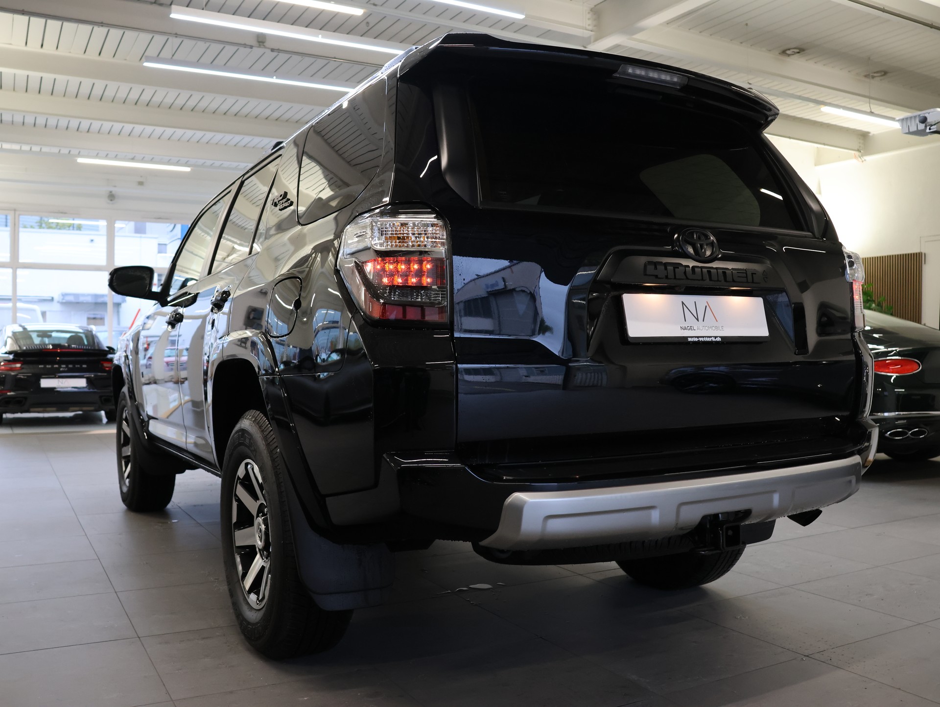 TOYOTA 4-Runner TRD Offroad Premium-image-4