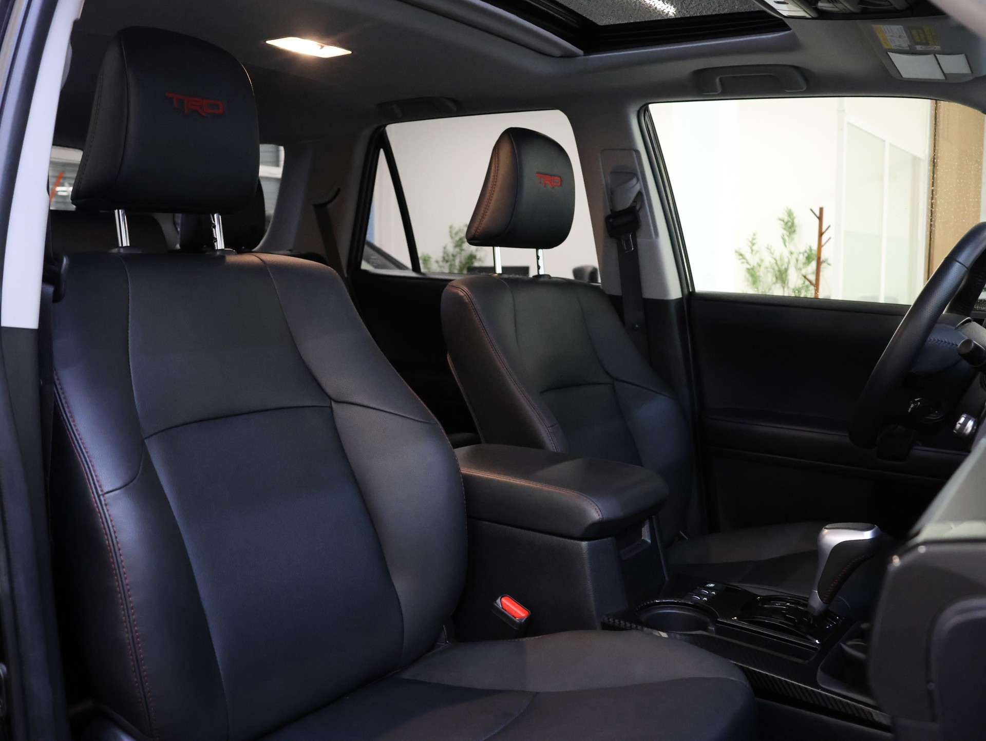 TOYOTA 4-Runner TRD Offroad Premium-image-23