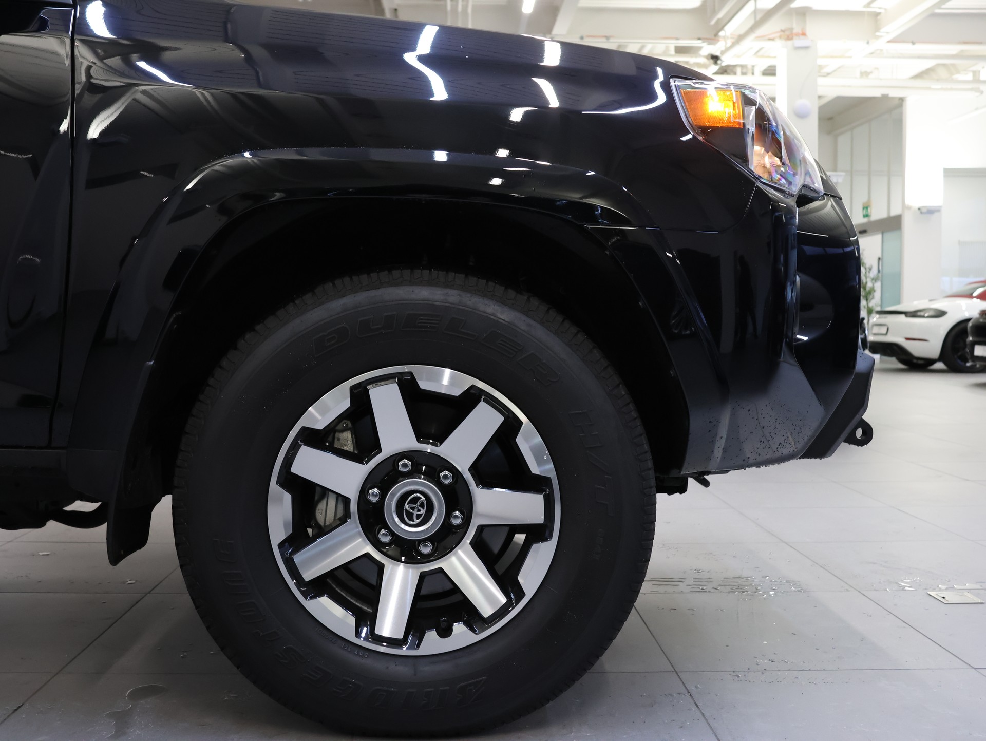 TOYOTA 4-Runner TRD Offroad Premium-image-10