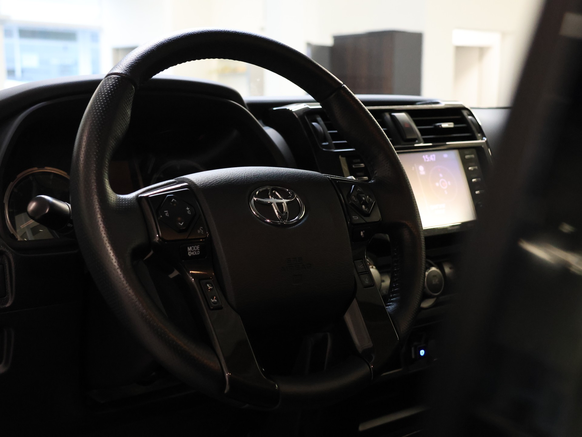 TOYOTA 4-Runner TRD Offroad Premium-image-14