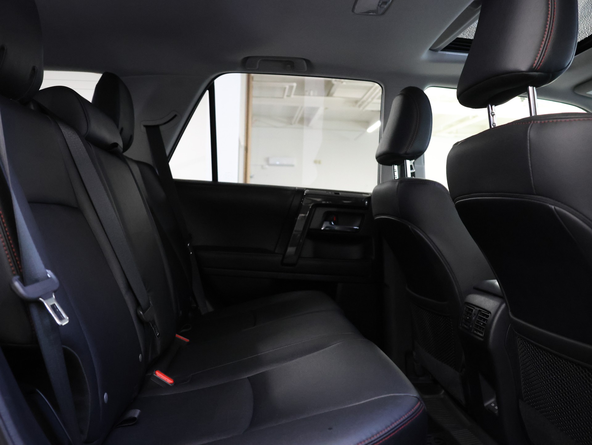 TOYOTA 4-Runner TRD Offroad Premium-image-25