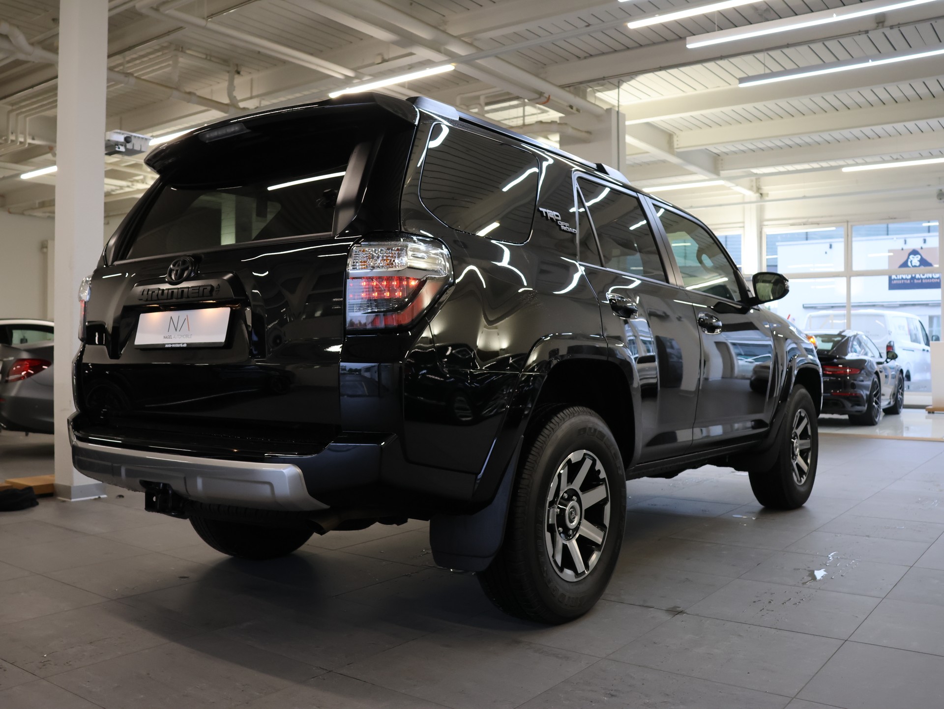 TOYOTA 4-Runner TRD Offroad Premium-image-6