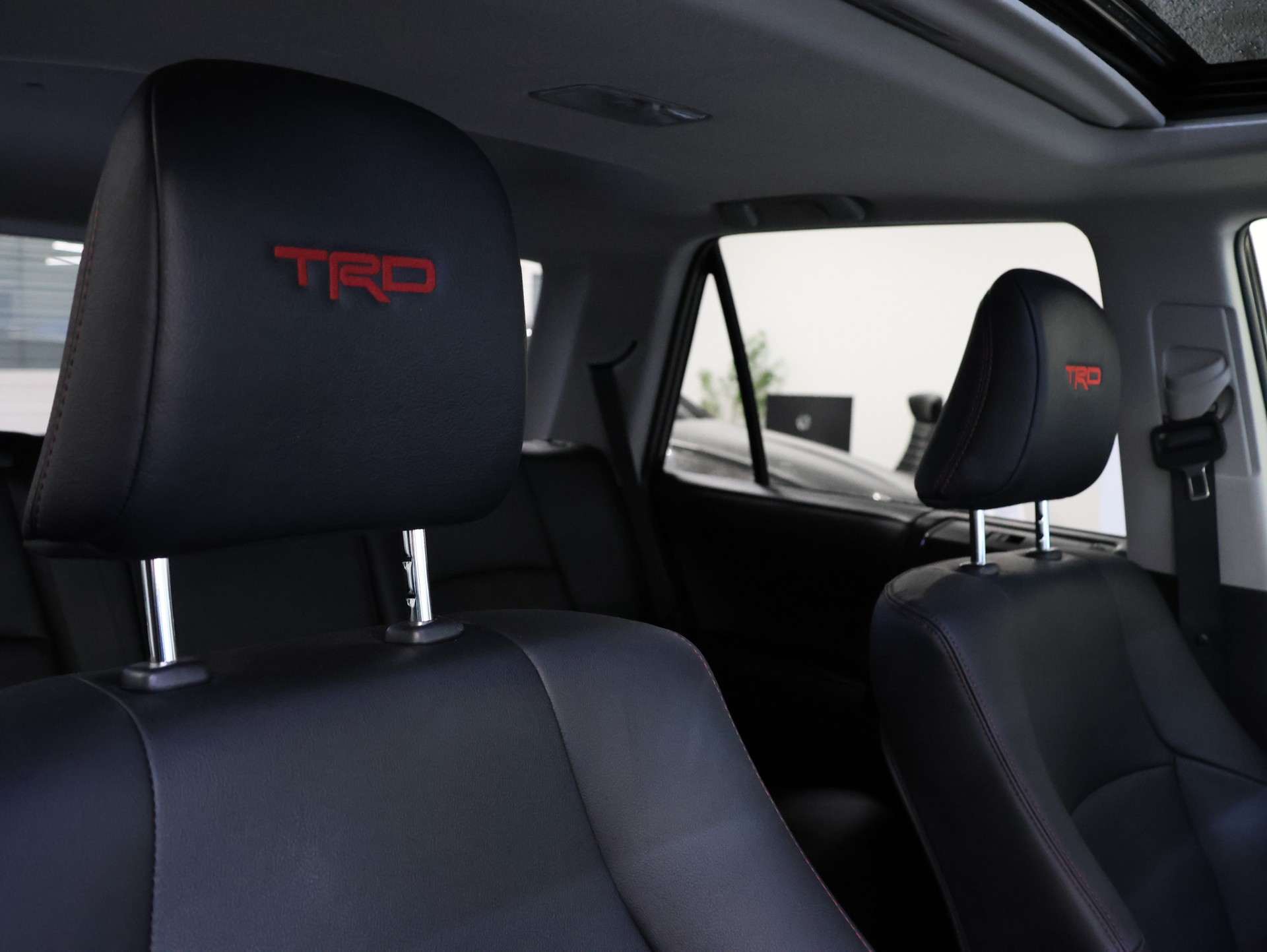 TOYOTA 4-Runner TRD Offroad Premium-image-24