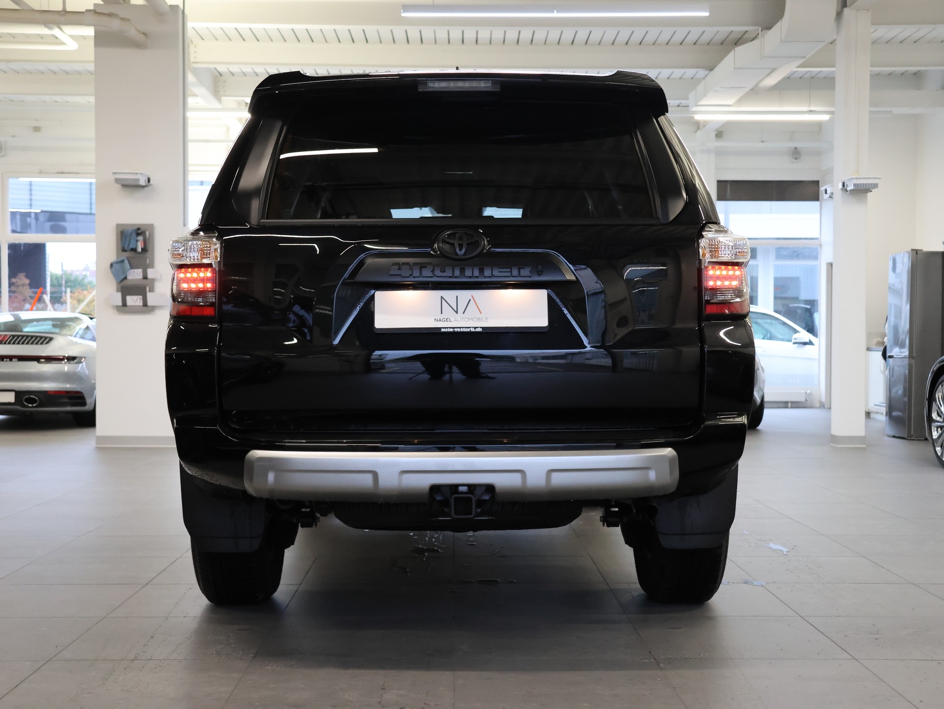 TOYOTA 4-Runner TRD Offroad Premium-image-5