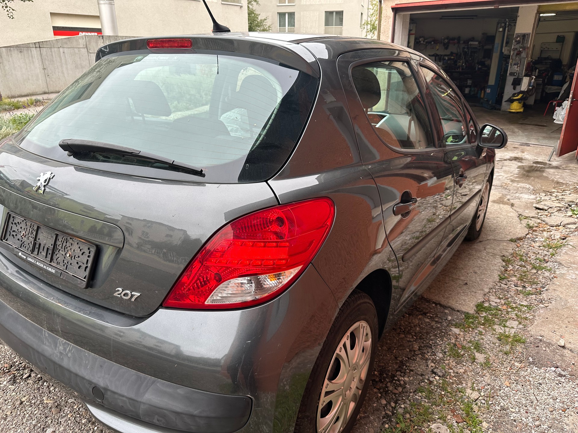 PEUGEOT 207 1.4 16V Trendy-image-1